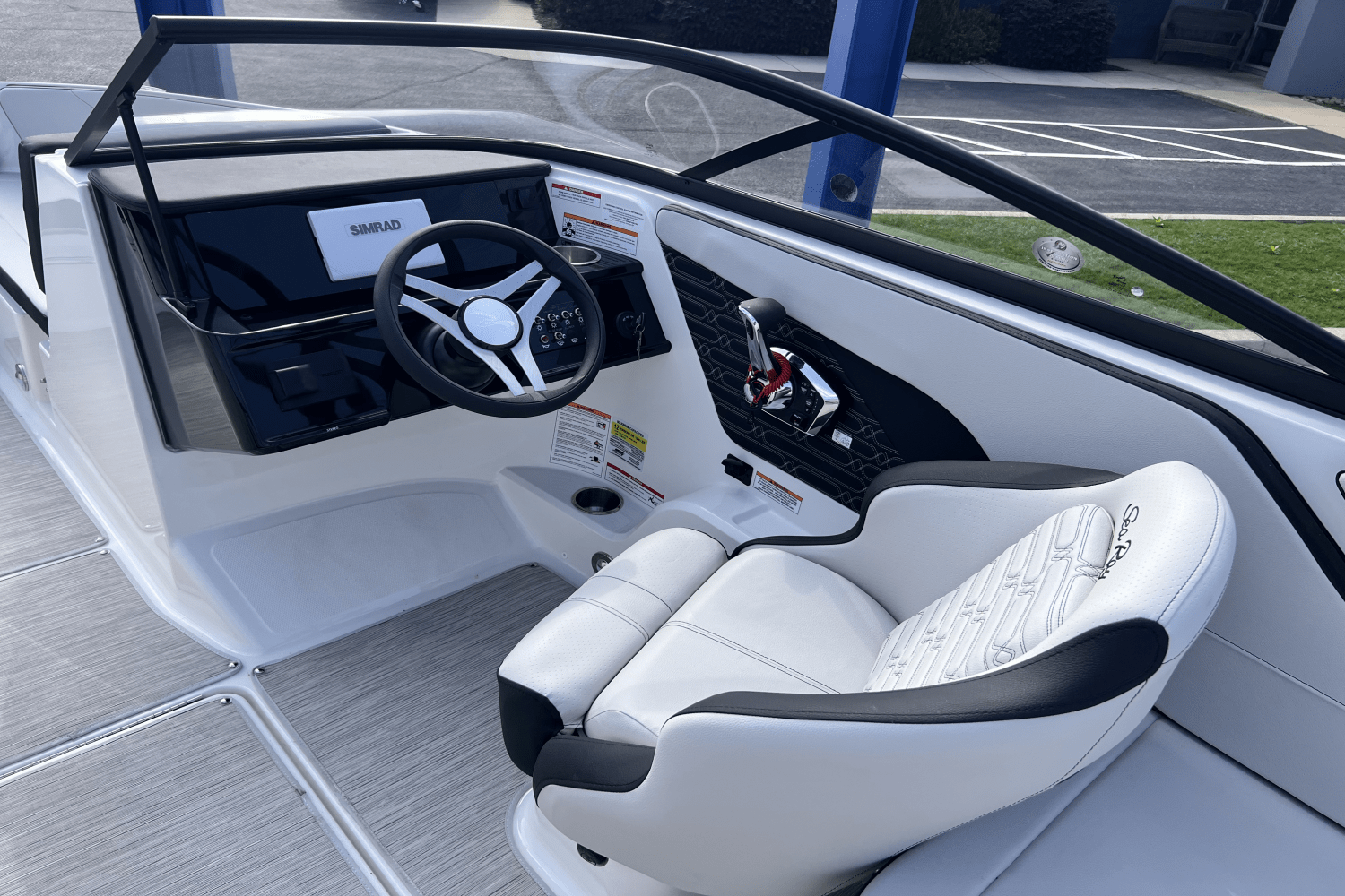 Slide: The Image of Sea Ray SPX 210 Outboard 2025 - 6