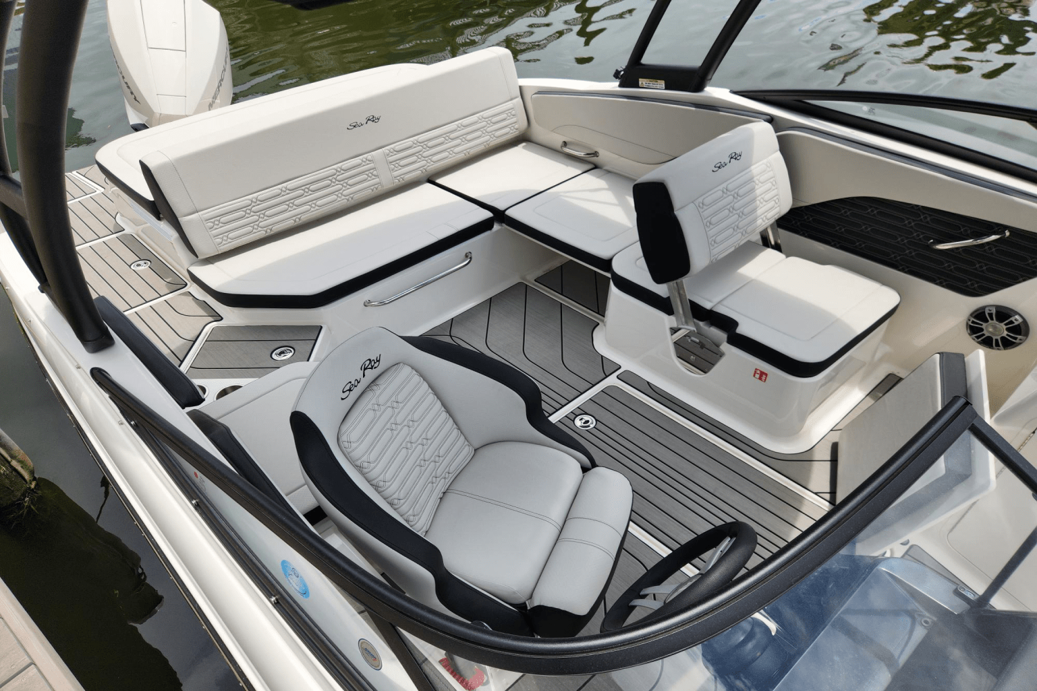 Slide: The Image of Sea Ray SPX 210 Outboard 2025 - 6