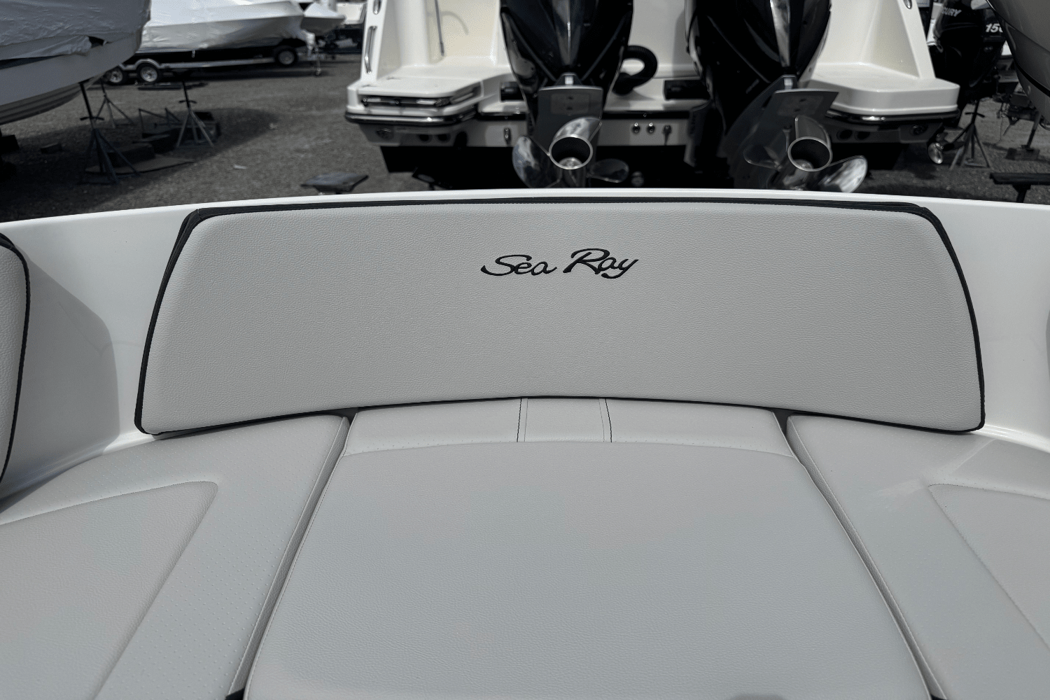 Slide: The Image of Sea Ray SPX 210 Outboard 2025 - 60