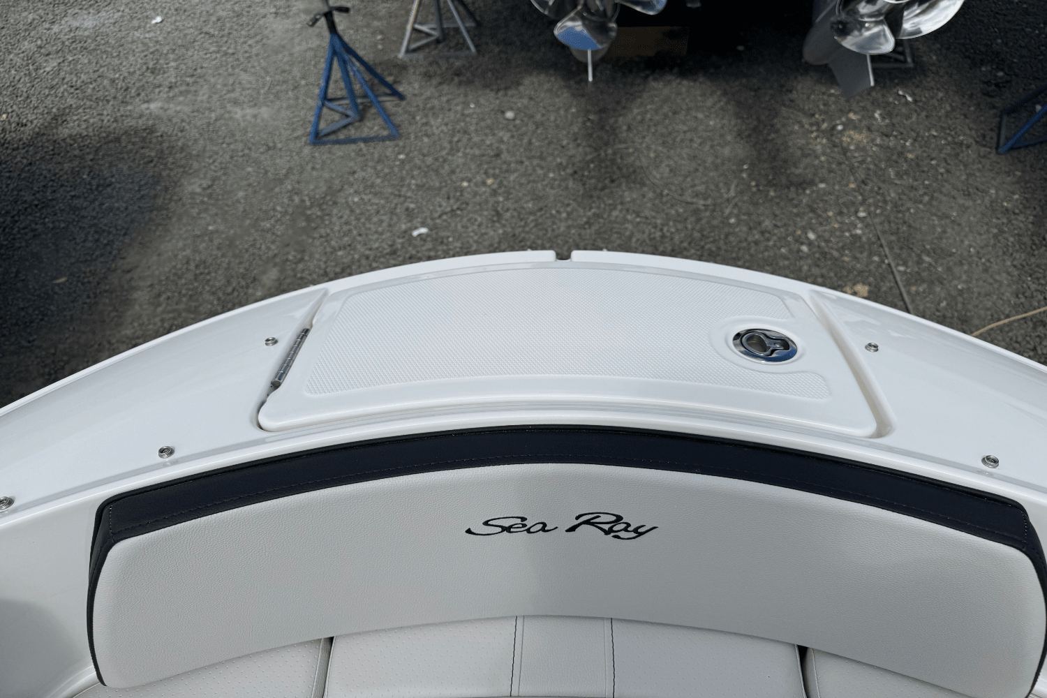 Slide: The Image of Sea Ray SPX 210 Outboard 2025 - 61
