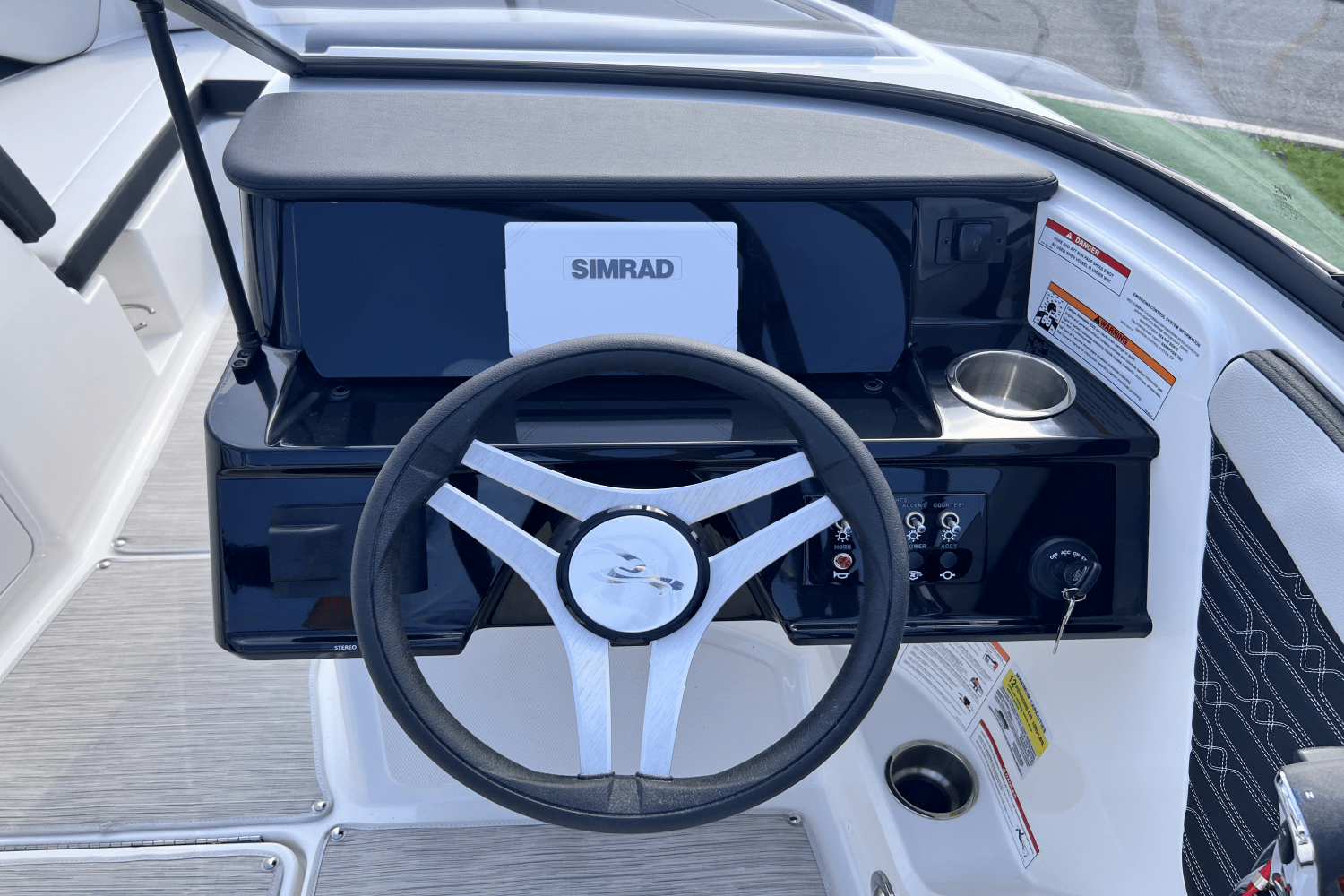 Slide: The Image of Sea Ray SPX 210 Outboard 2025 - 7