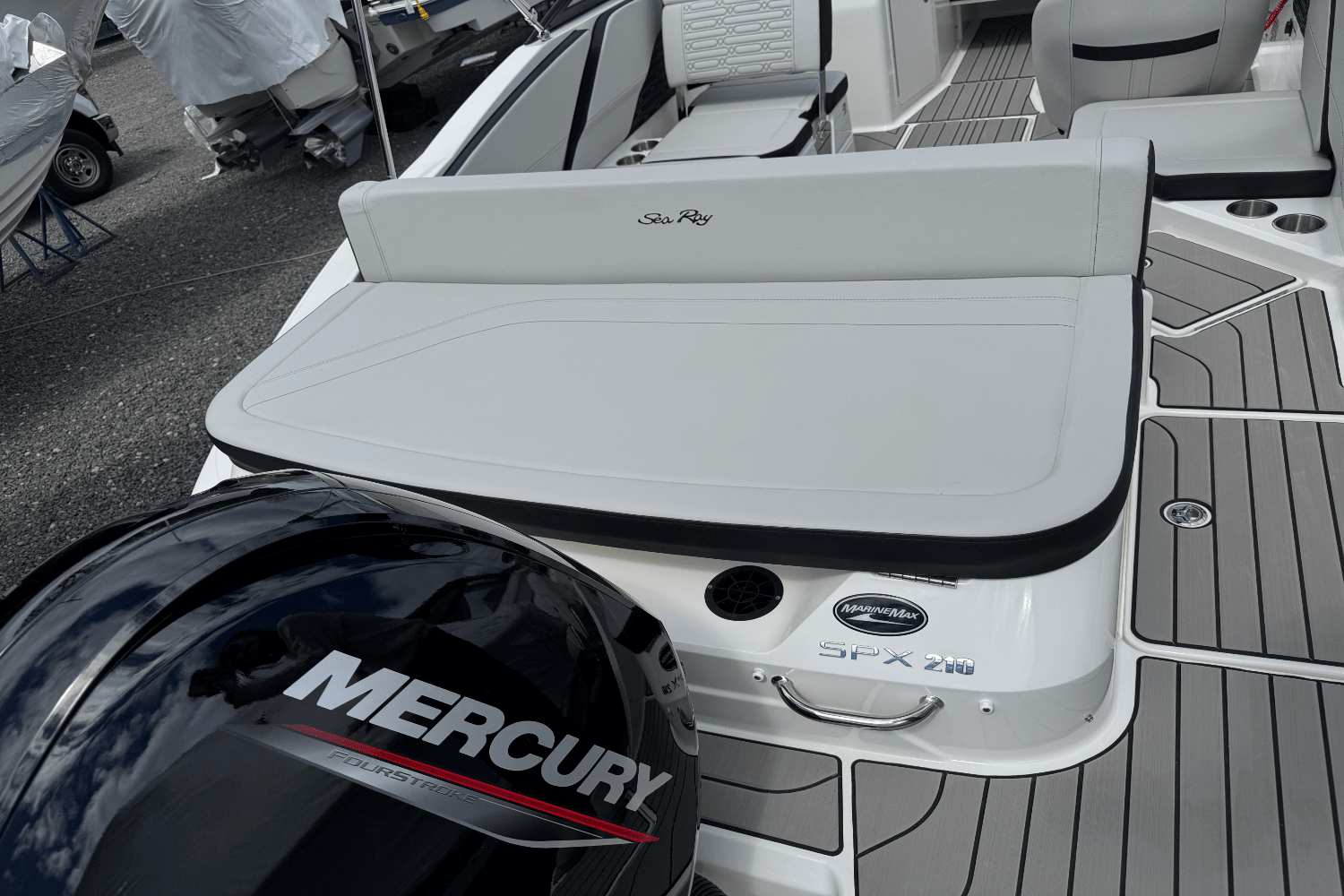 Slide: The Image of Sea Ray SPX 210 Outboard 2025 - 7