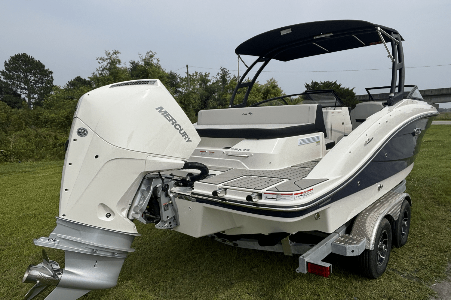 Slide: The Image of Sea Ray SPX 210 Outboard 2025 - 7