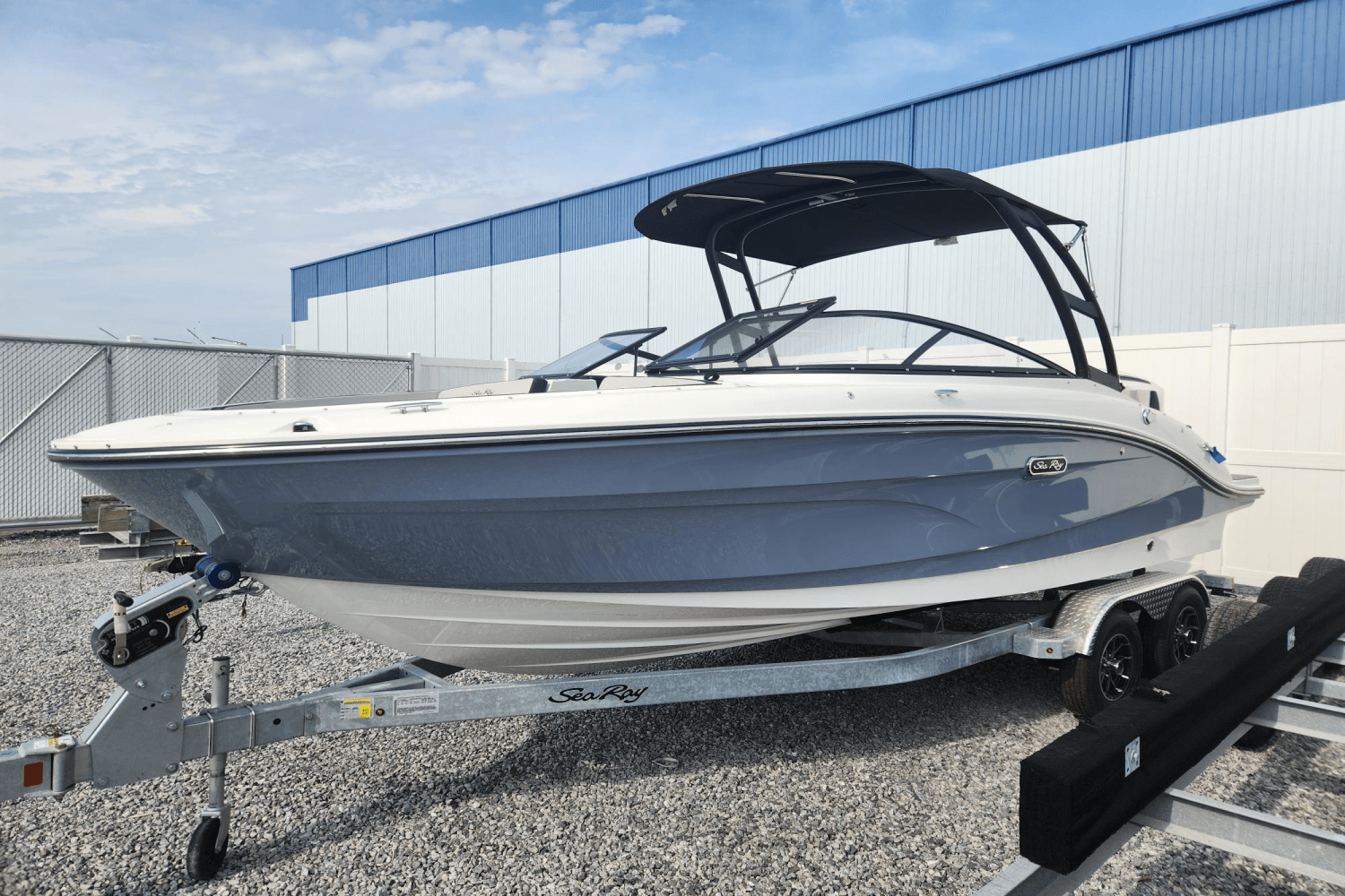 Slide: The Image of Sea Ray SPX 210 Outboard 2025 - 7