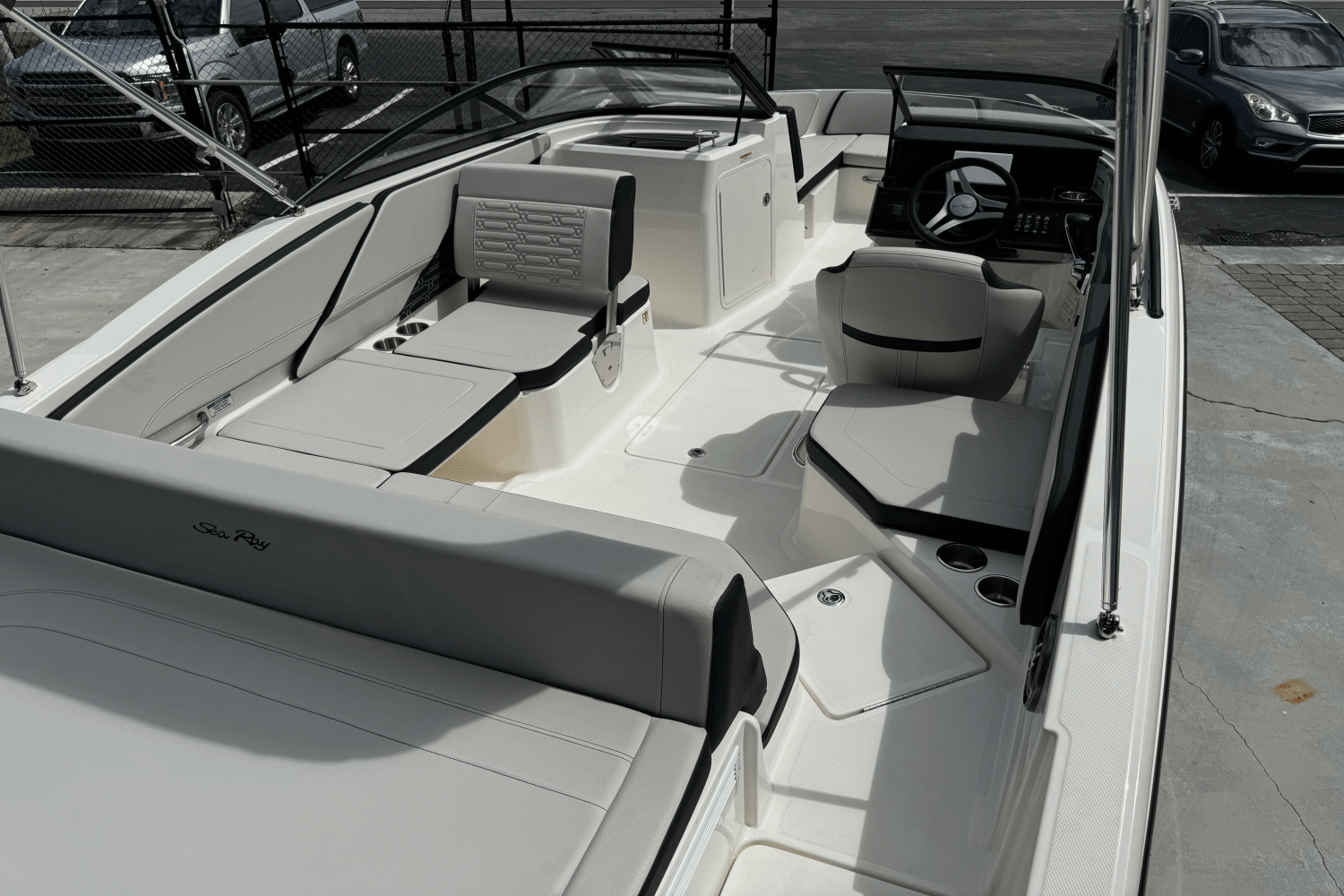 Slide: The Image of Sea Ray SPX 210 Outboard 2025 - 7