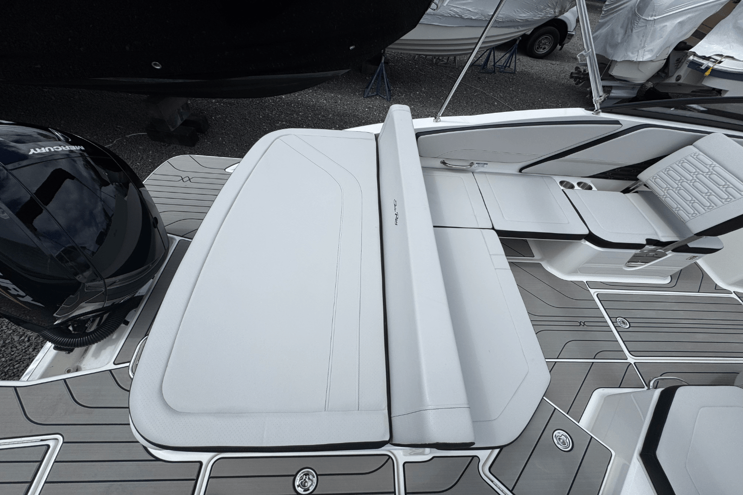 Slide: The Image of Sea Ray SPX 210 Outboard 2025 - 8