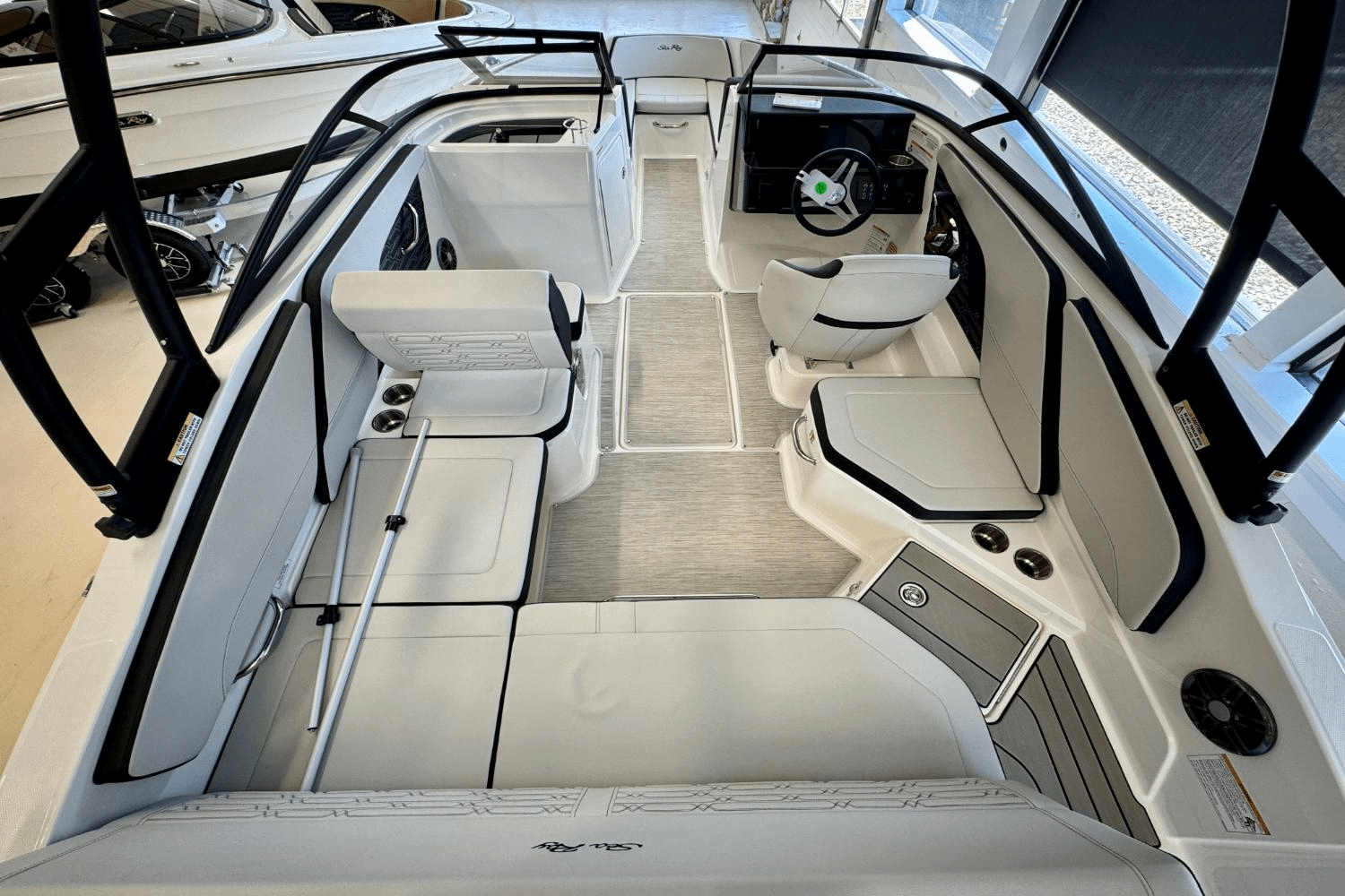 Slide: The Image of Sea Ray SPX 210 Outboard 2025 - 8