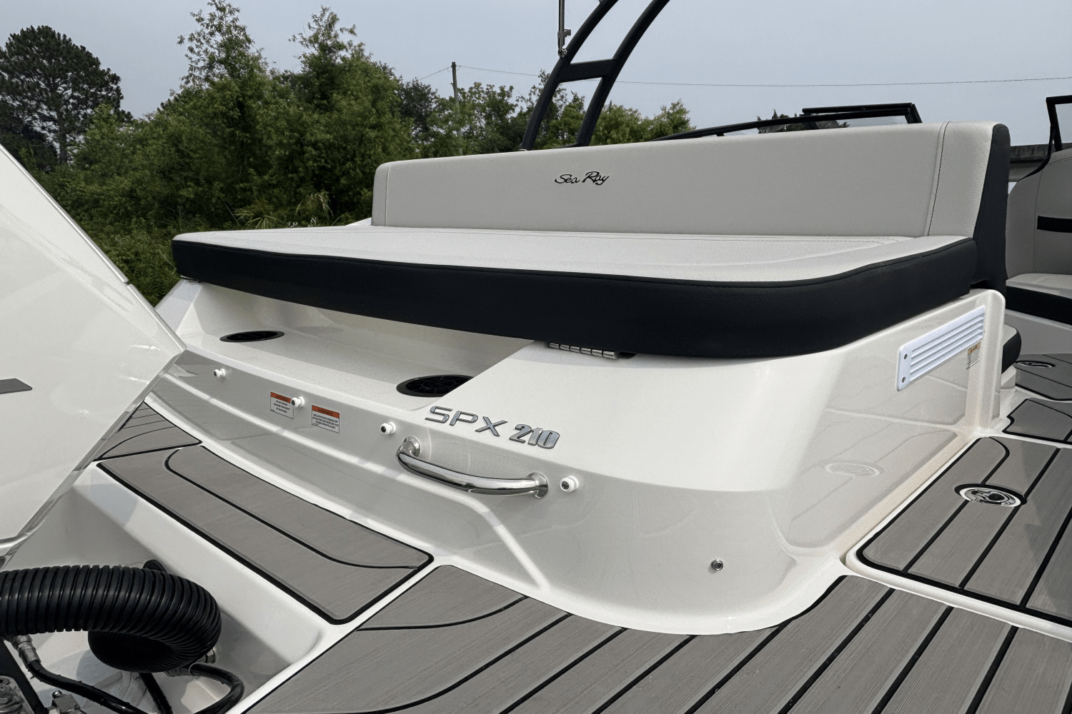 Slide: The Image of Sea Ray SPX 210 Outboard 2025 - 8