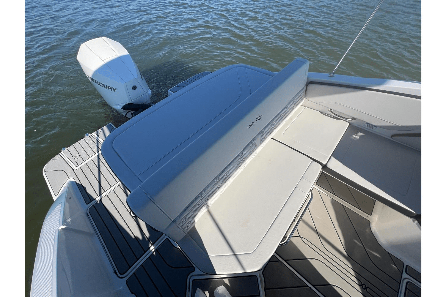 Slide: The Image of Sea Ray SPX 210 Outboard 2025 - 8