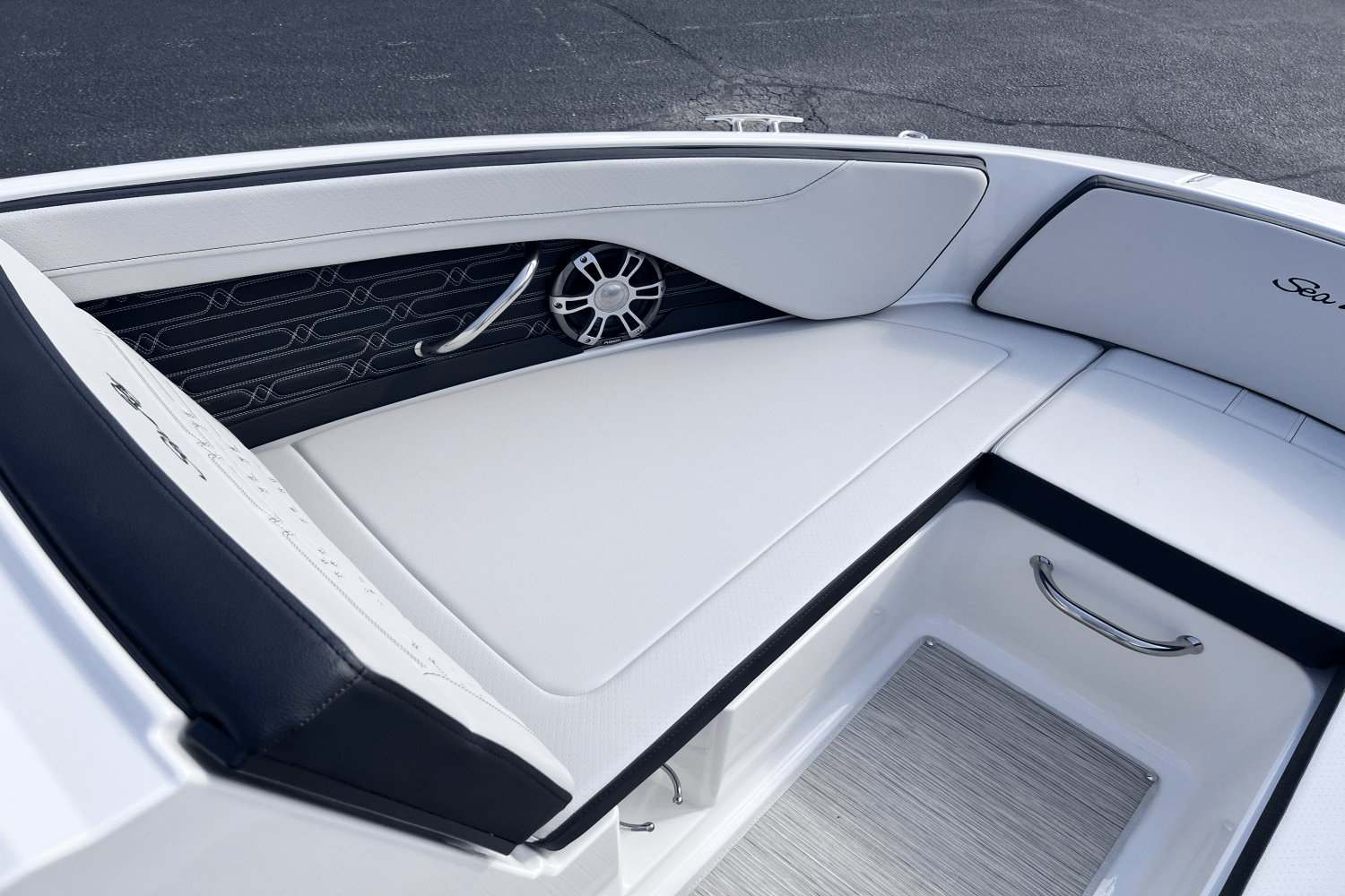 Slide: The Image of Sea Ray SPX 210 Outboard 2025 - 9