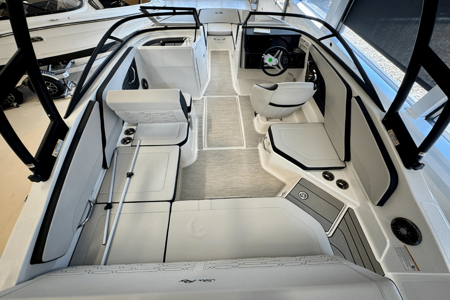 Slide: The Image of Sea Ray SPX 210 Outboard 2025 - 9