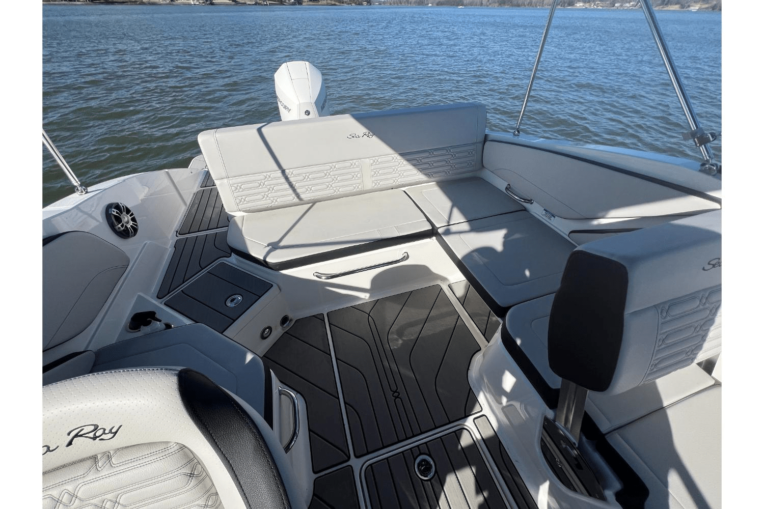 Slide: The Image of Sea Ray SPX 210 Outboard 2025 - 9