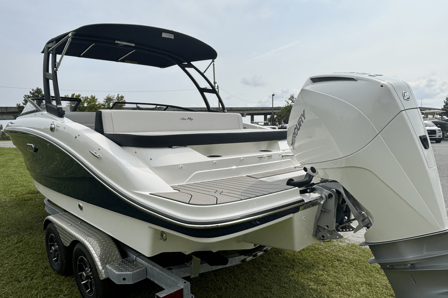 Slide: The Image of Sea Ray SPX 210 Outboard 2025 - 9