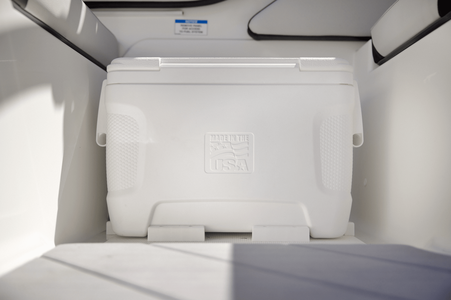 Slide: The Image of Sea Ray SPX 210 Outboard 2026 - 32