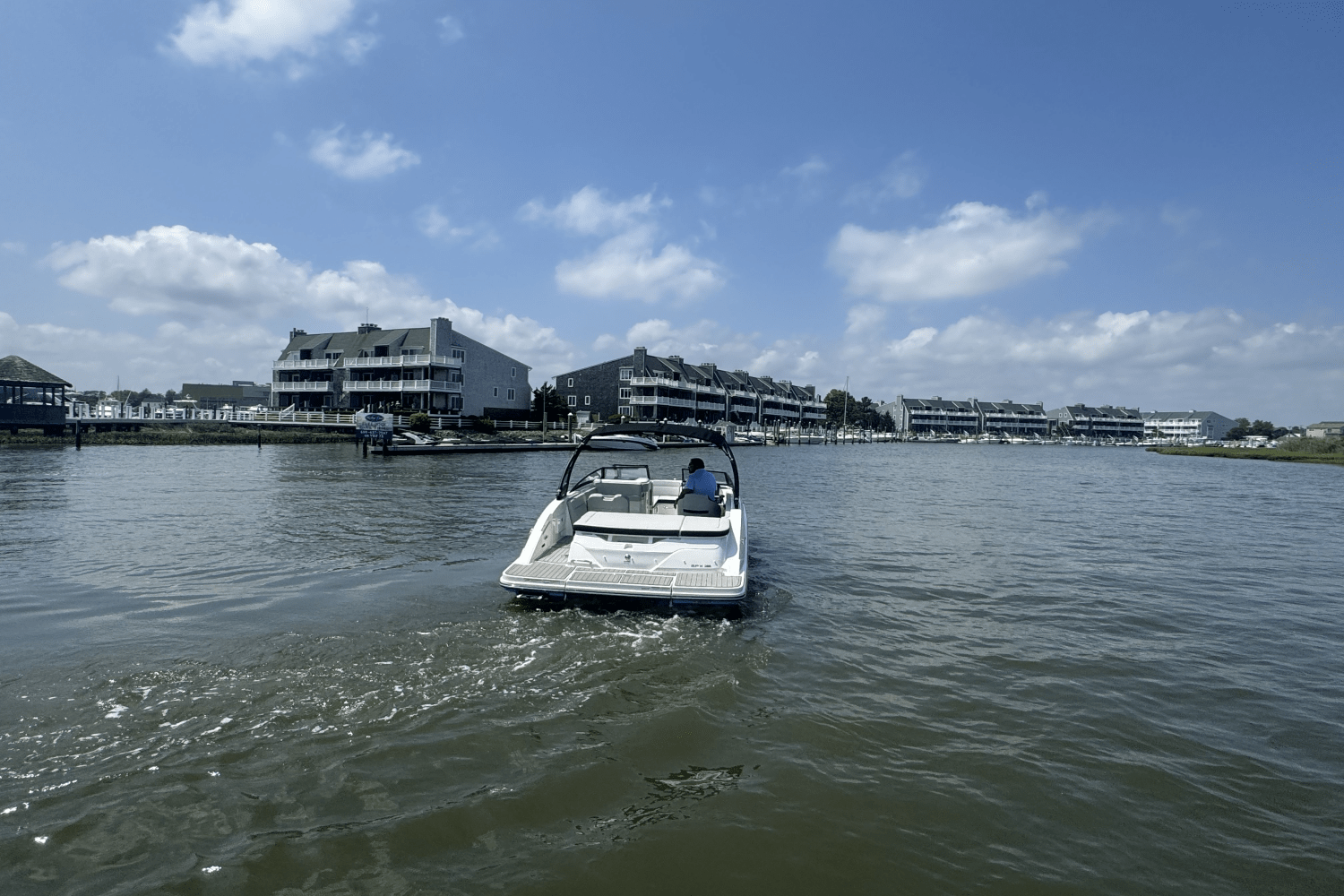 Slide: The Image of Sea Ray SPX 230 2025 - 11