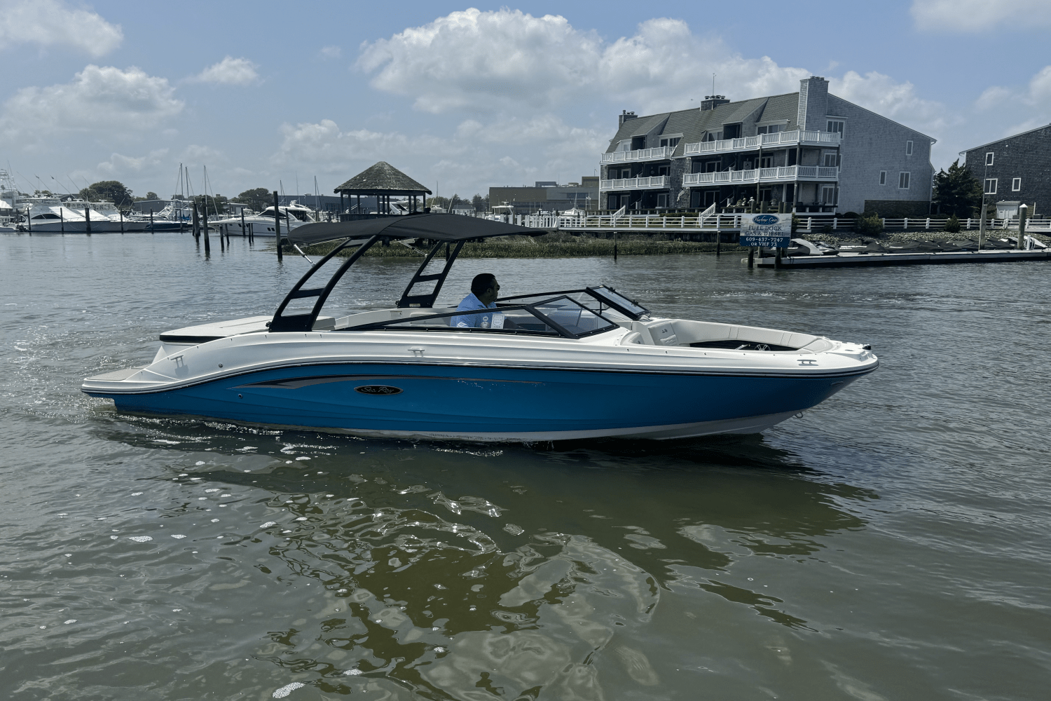 Slide: The Image of Sea Ray SPX 230 2025 - 12