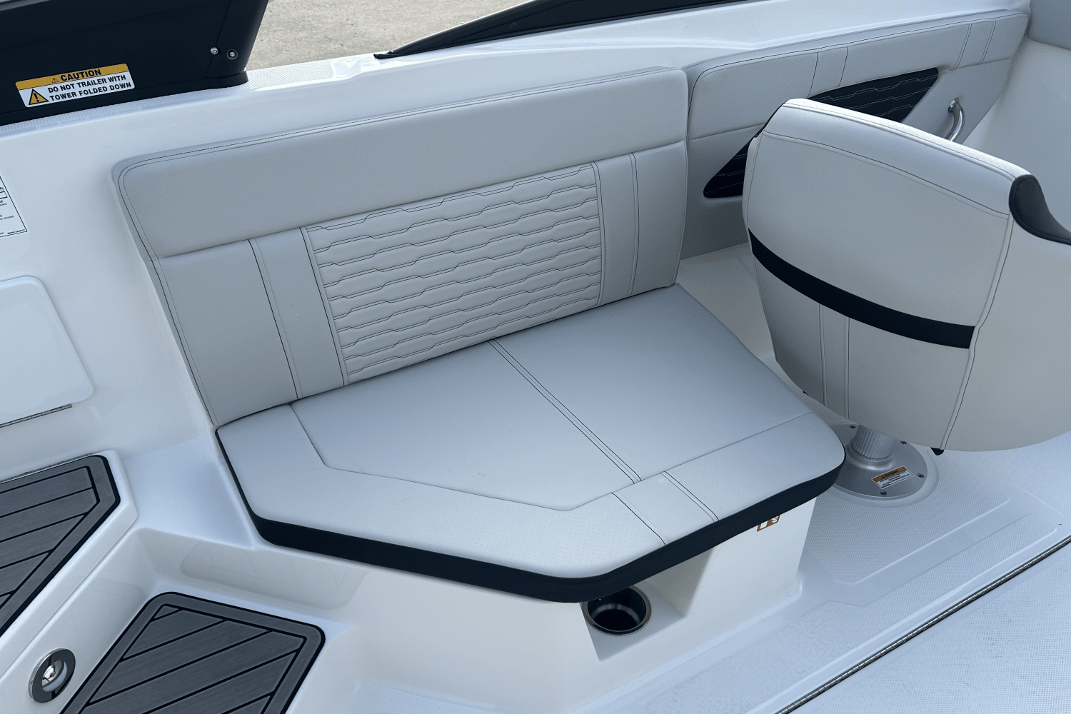 Slide: The Image of Sea Ray SPX 230 2025 - 12