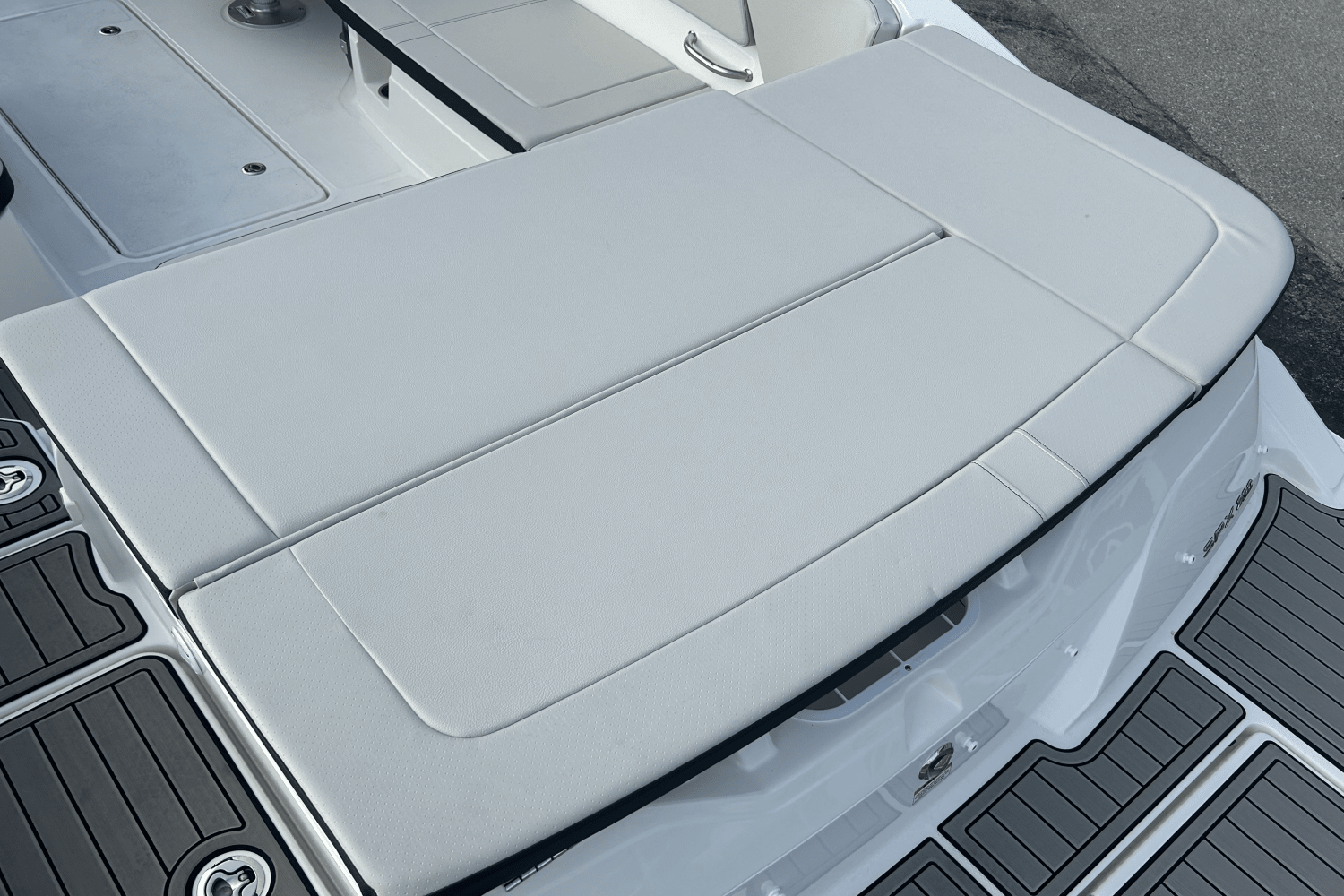 Slide: The Image of Sea Ray SPX 230 2025 - 13