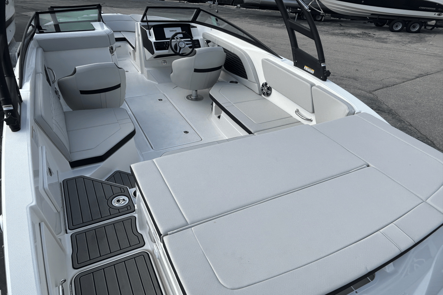 Slide: The Image of Sea Ray SPX 230 2025 - 14