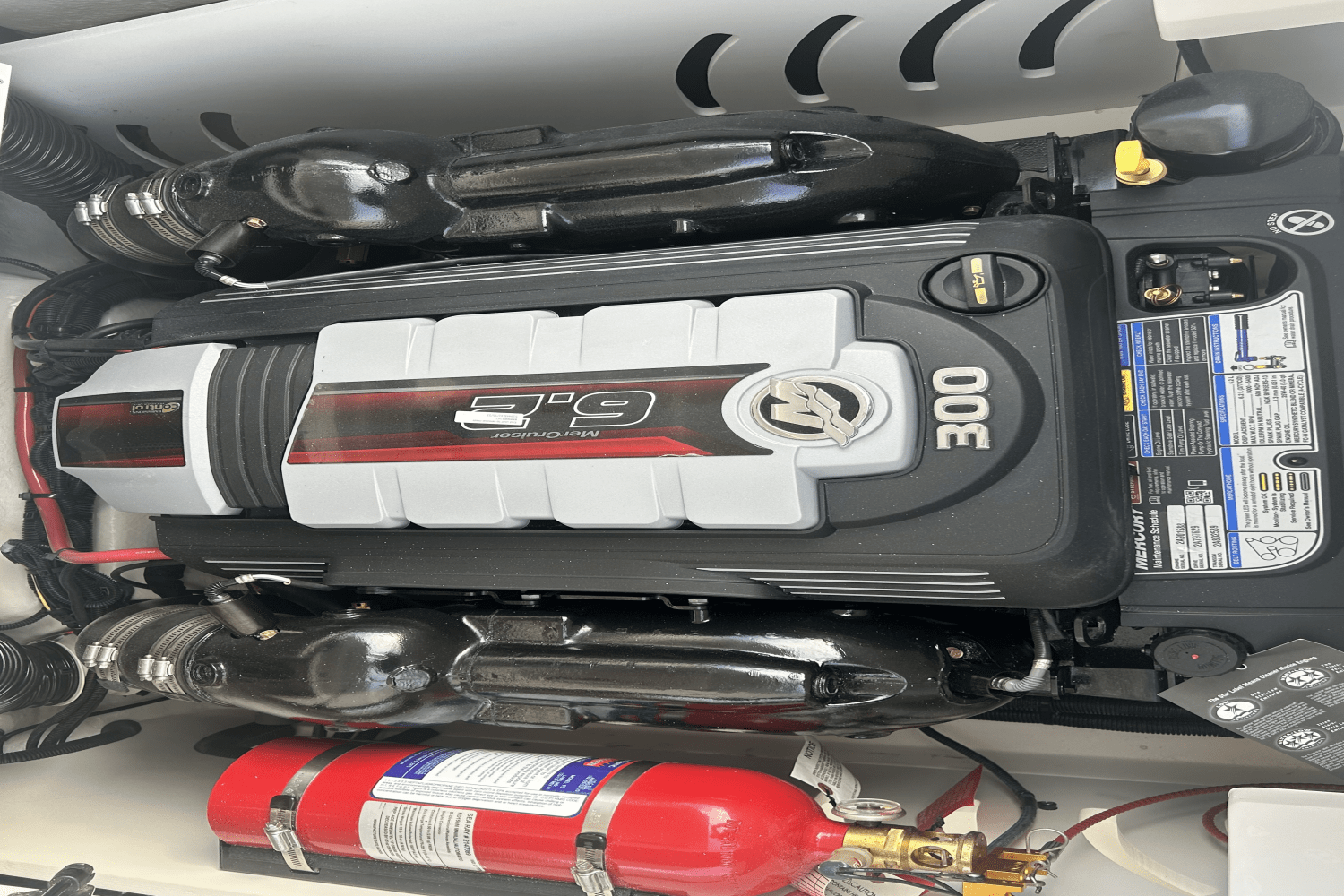 Slide: The Image of Sea Ray SPX 230 2025 - 16