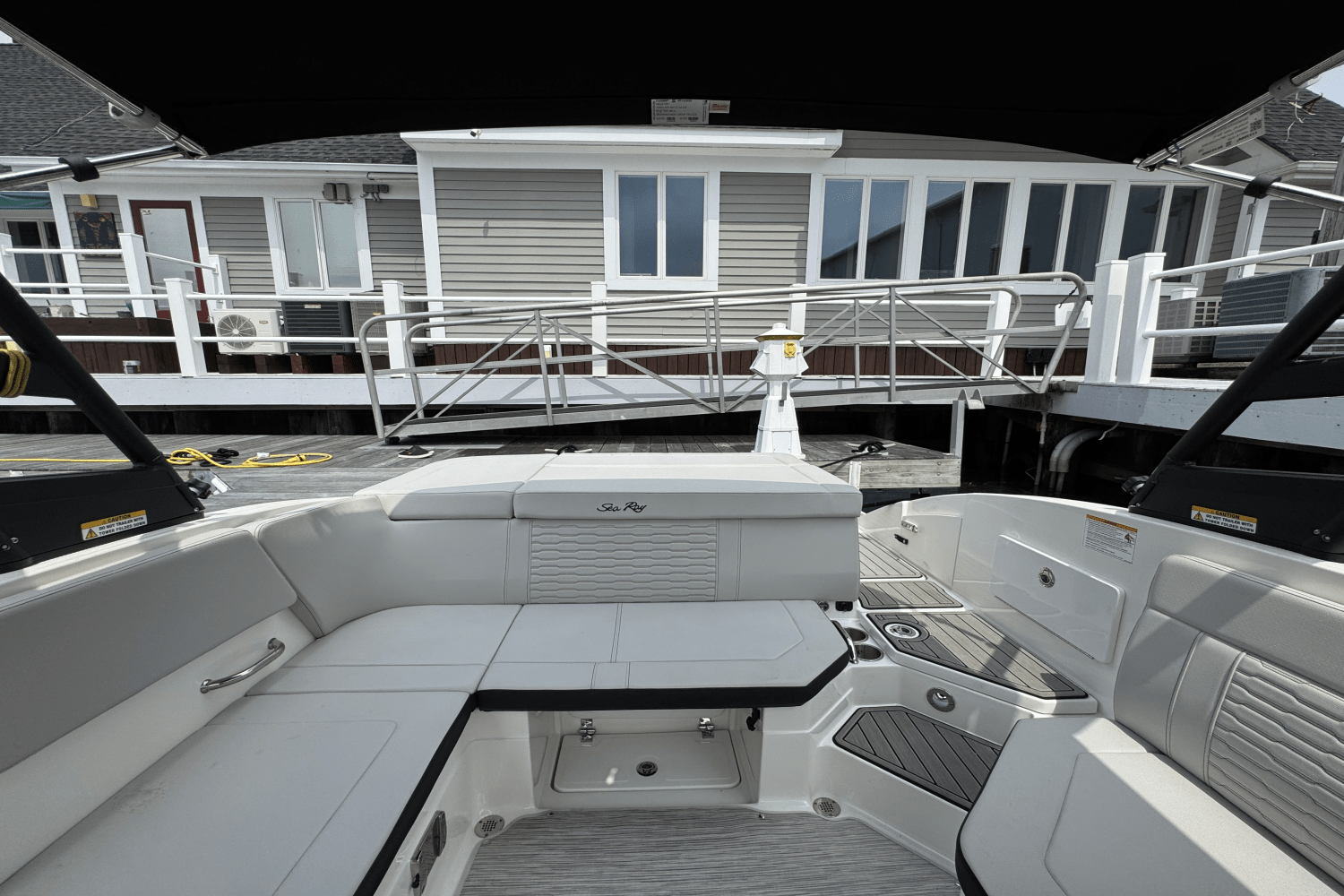 Slide: The Image of Sea Ray SPX 230 2025 - 18