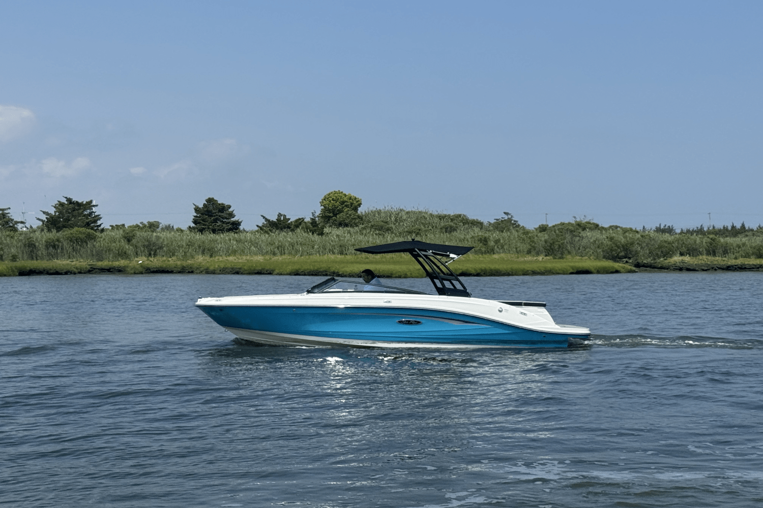 Slide: The Image of Sea Ray SPX 230 2025 - 2