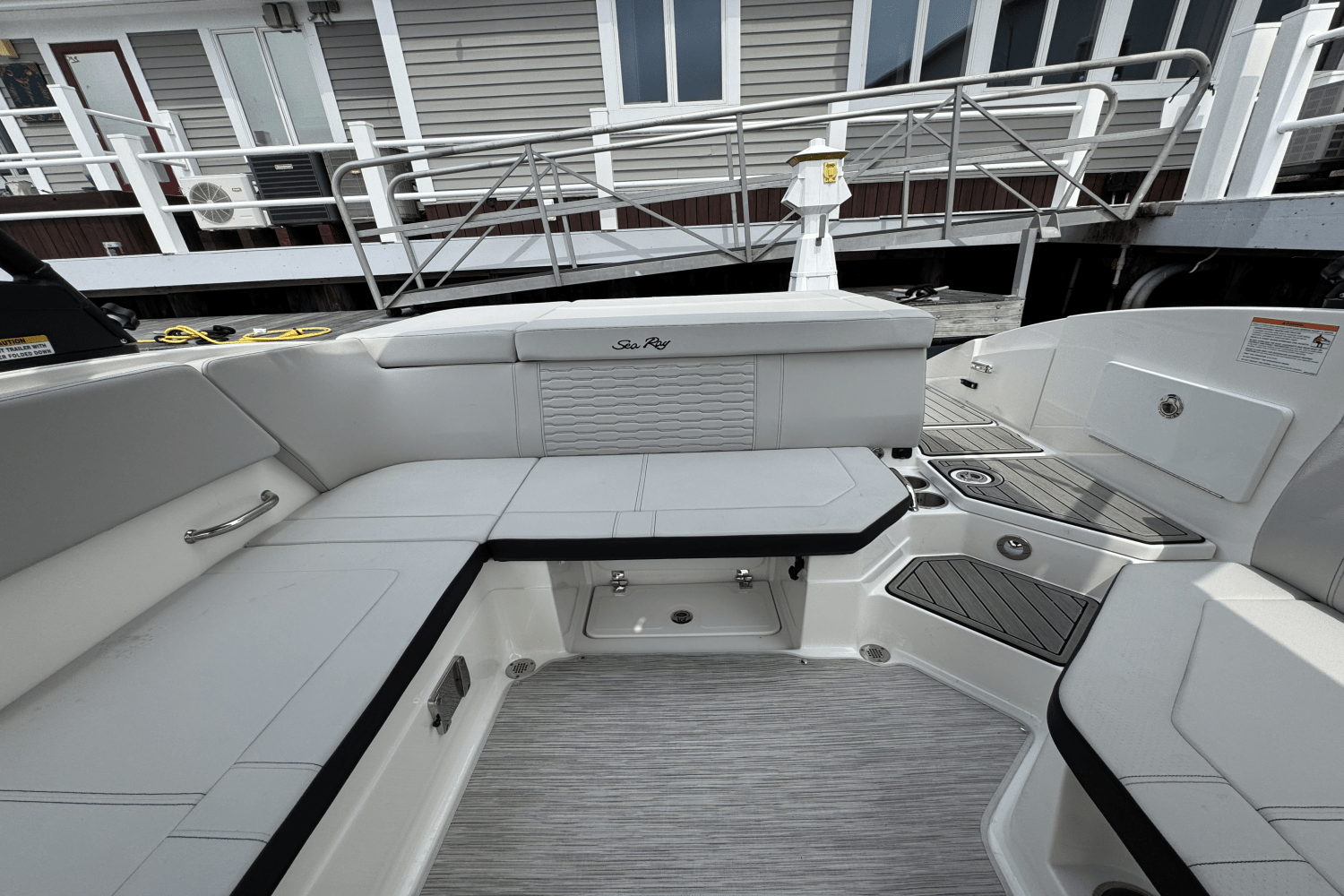 Slide: The Image of Sea Ray SPX 230 2025 - 20