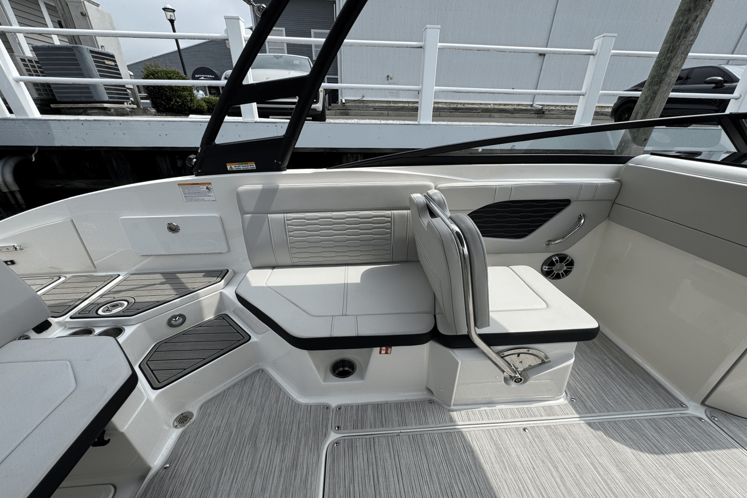 Slide: The Image of Sea Ray SPX 230 2025 - 22