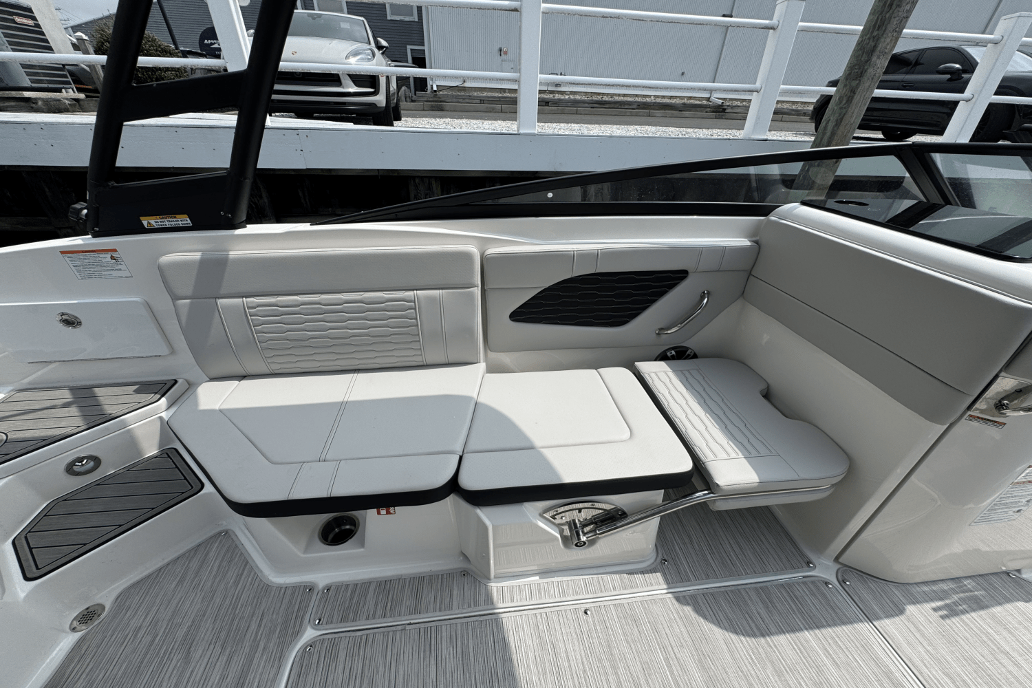 Slide: The Image of Sea Ray SPX 230 2025 - 23