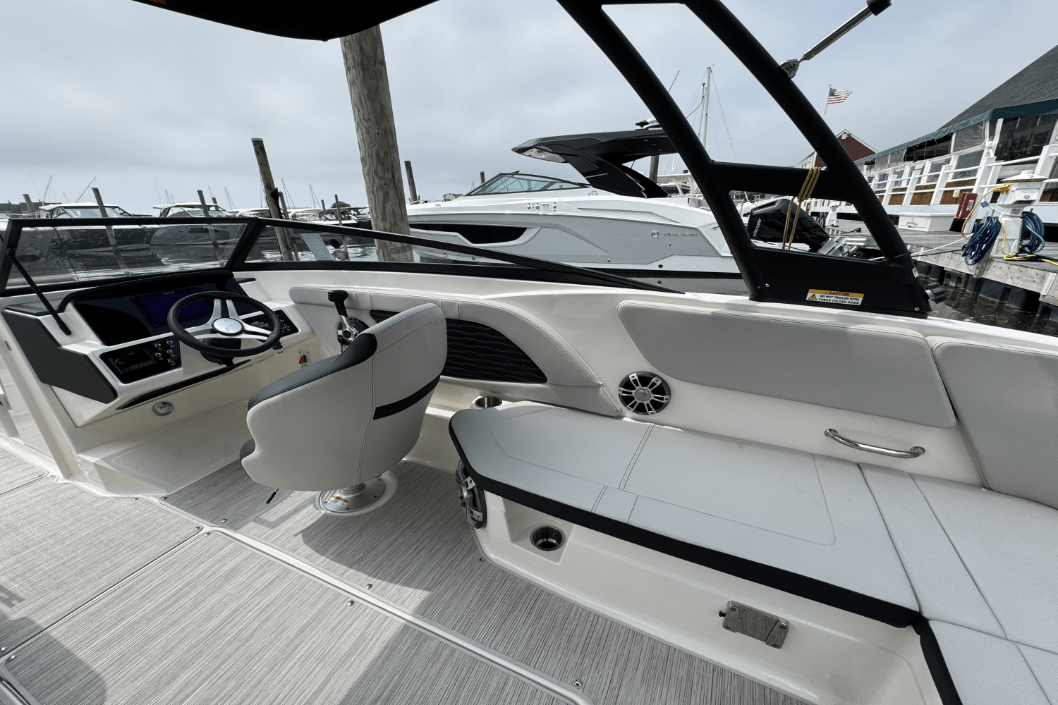 Slide: The Image of Sea Ray SPX 230 2025 - 25