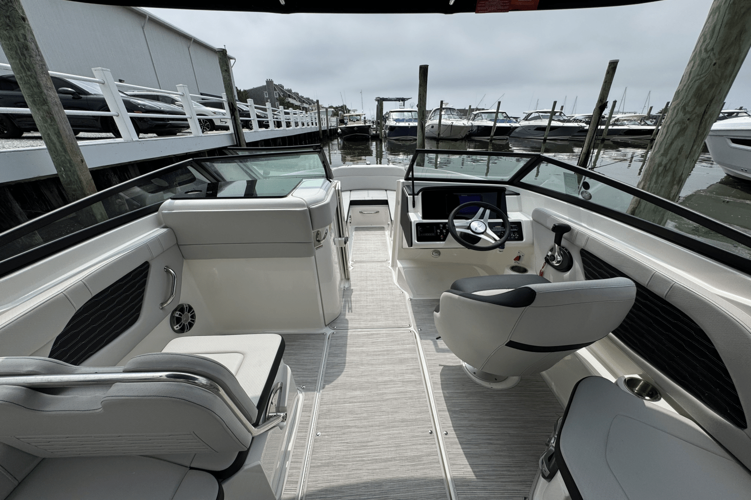 Slide: The Image of Sea Ray SPX 230 2025 - 26