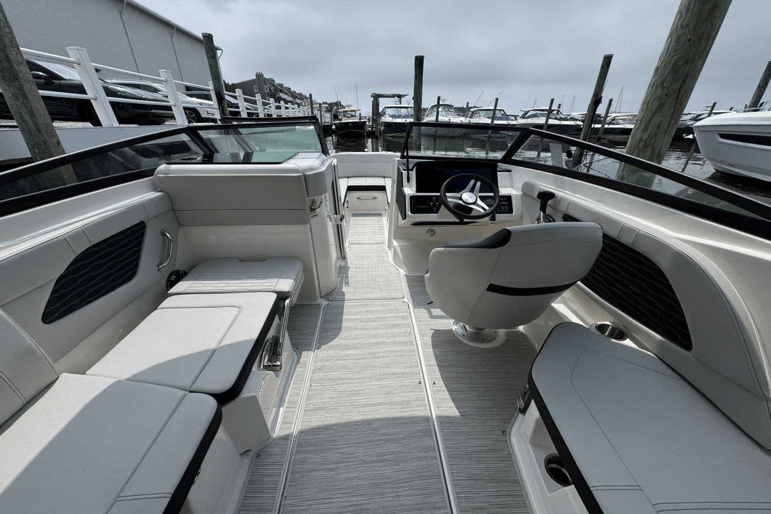 Slide: The Image of Sea Ray SPX 230 2025 - 27