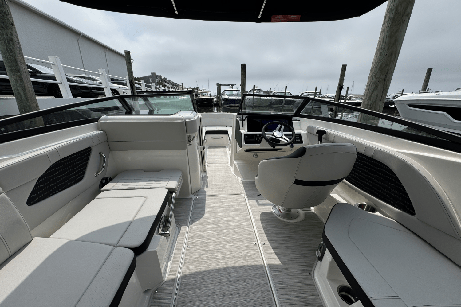 Slide: The Image of Sea Ray SPX 230 2025 - 28