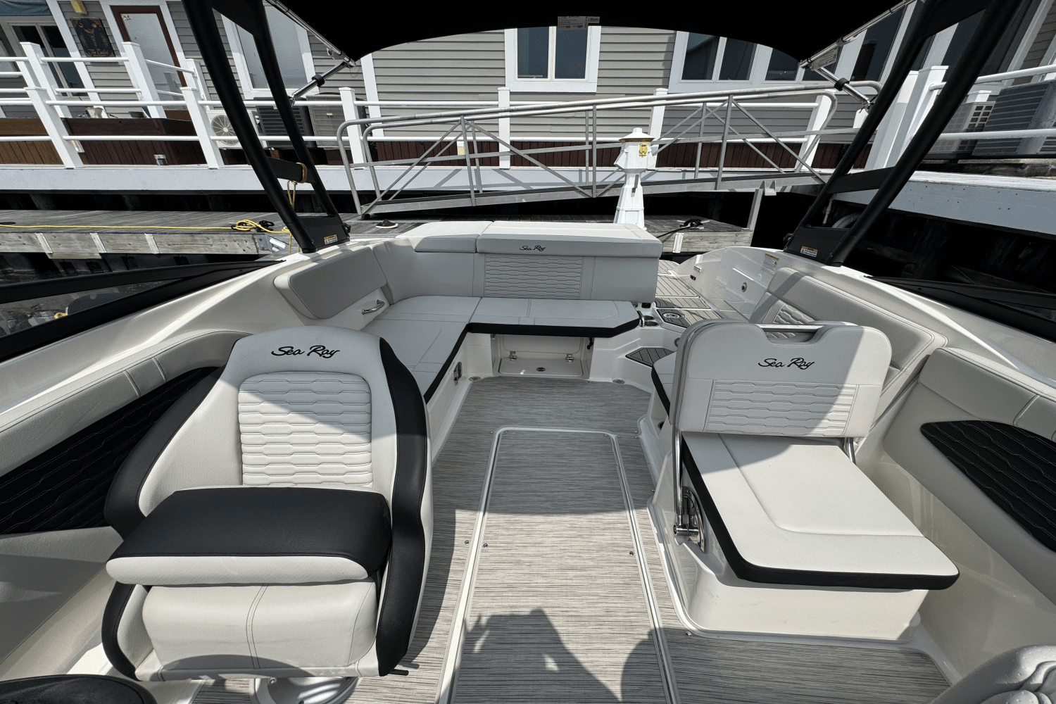 Slide: The Image of Sea Ray SPX 230 2025 - 32