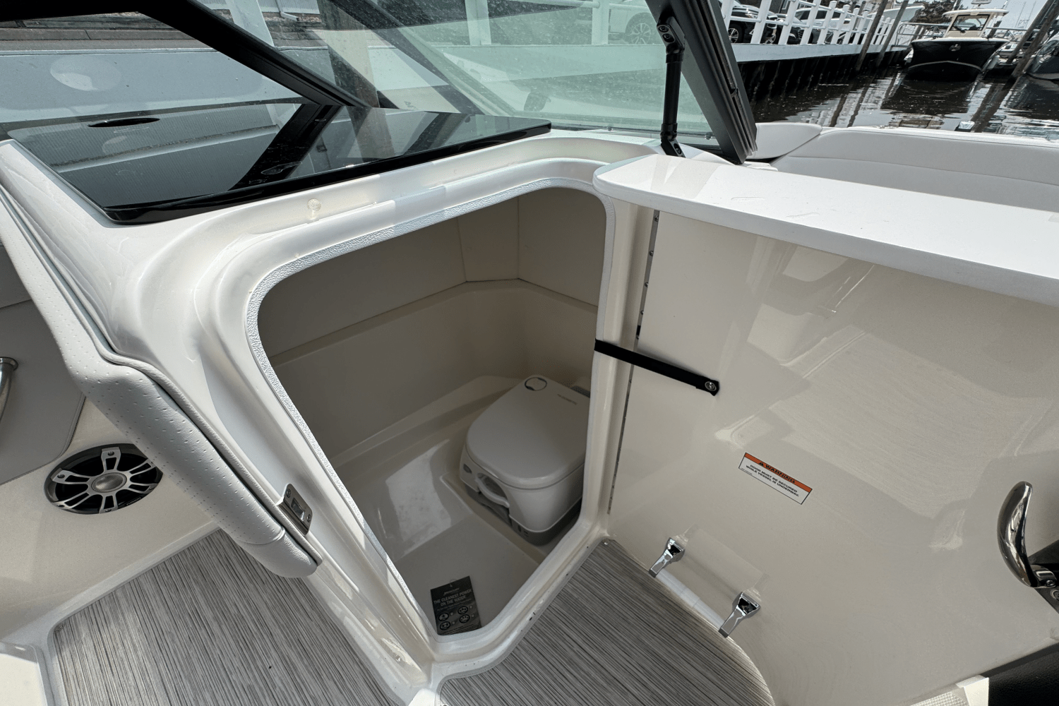 Slide: The Image of Sea Ray SPX 230 2025 - 34