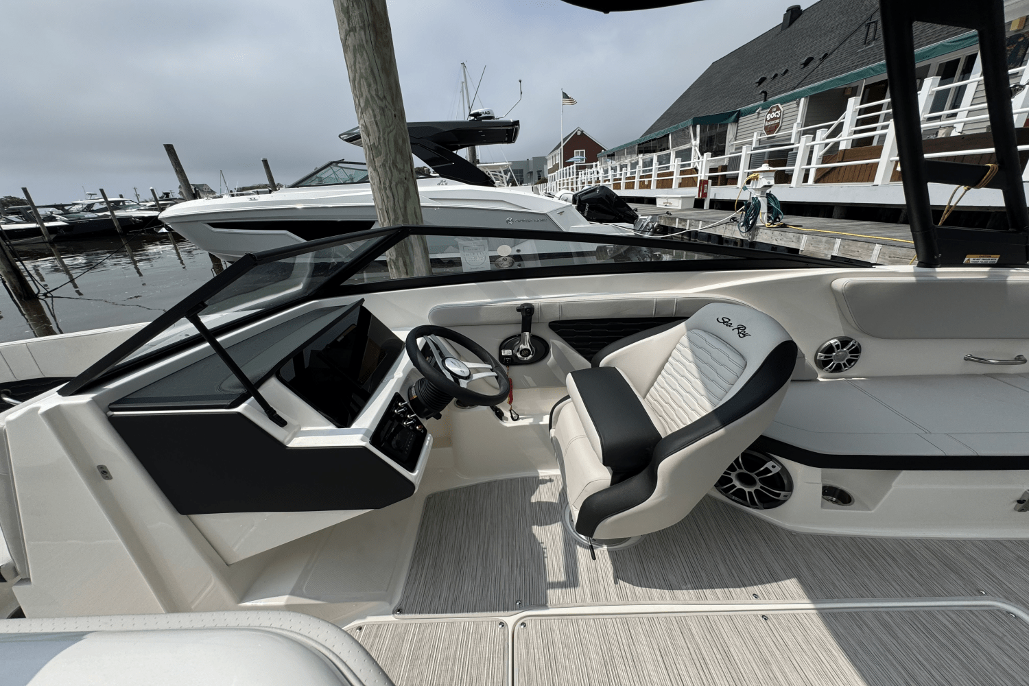 Slide: The Image of Sea Ray SPX 230 2025 - 37