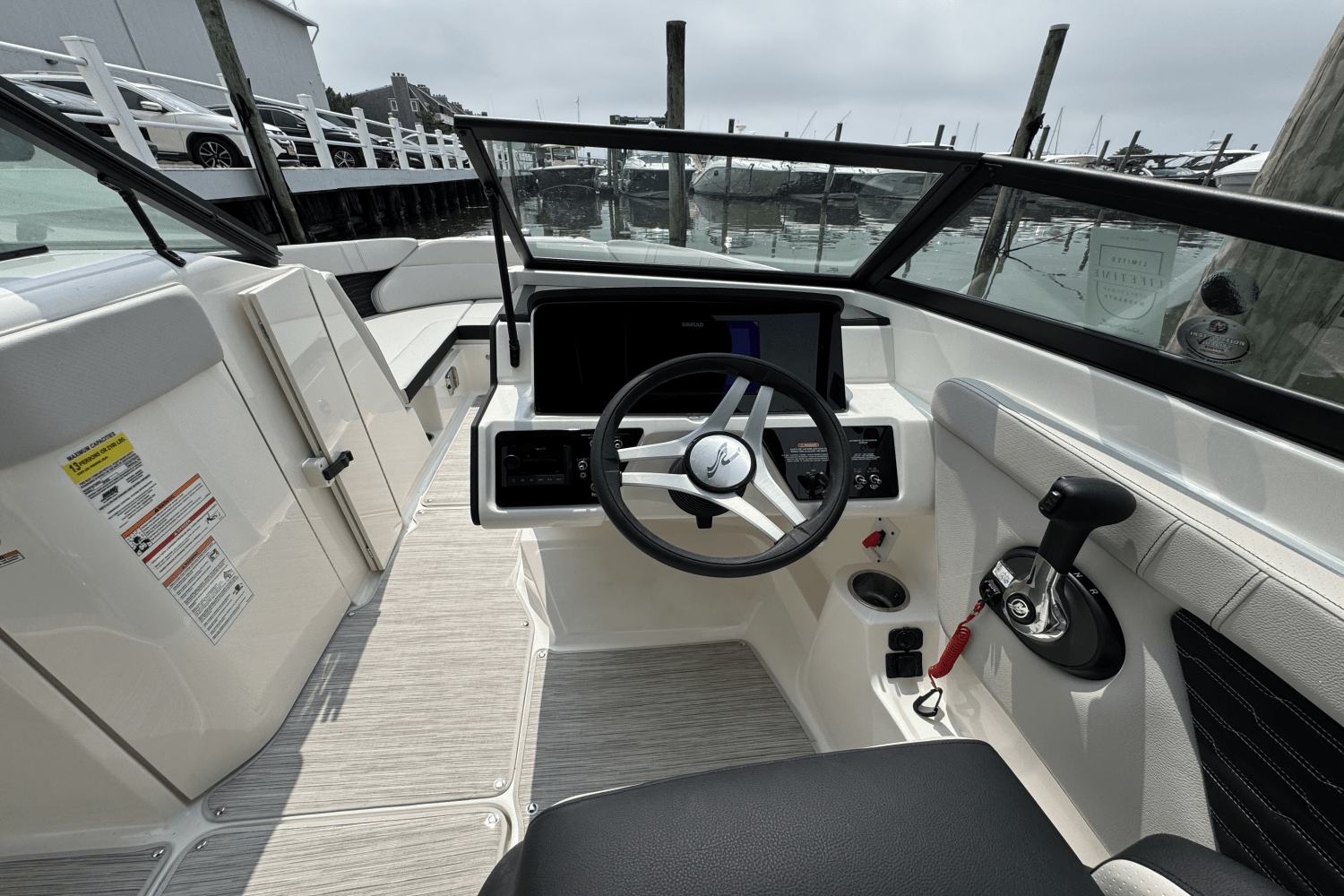 Slide: The Image of Sea Ray SPX 230 2025 - 39