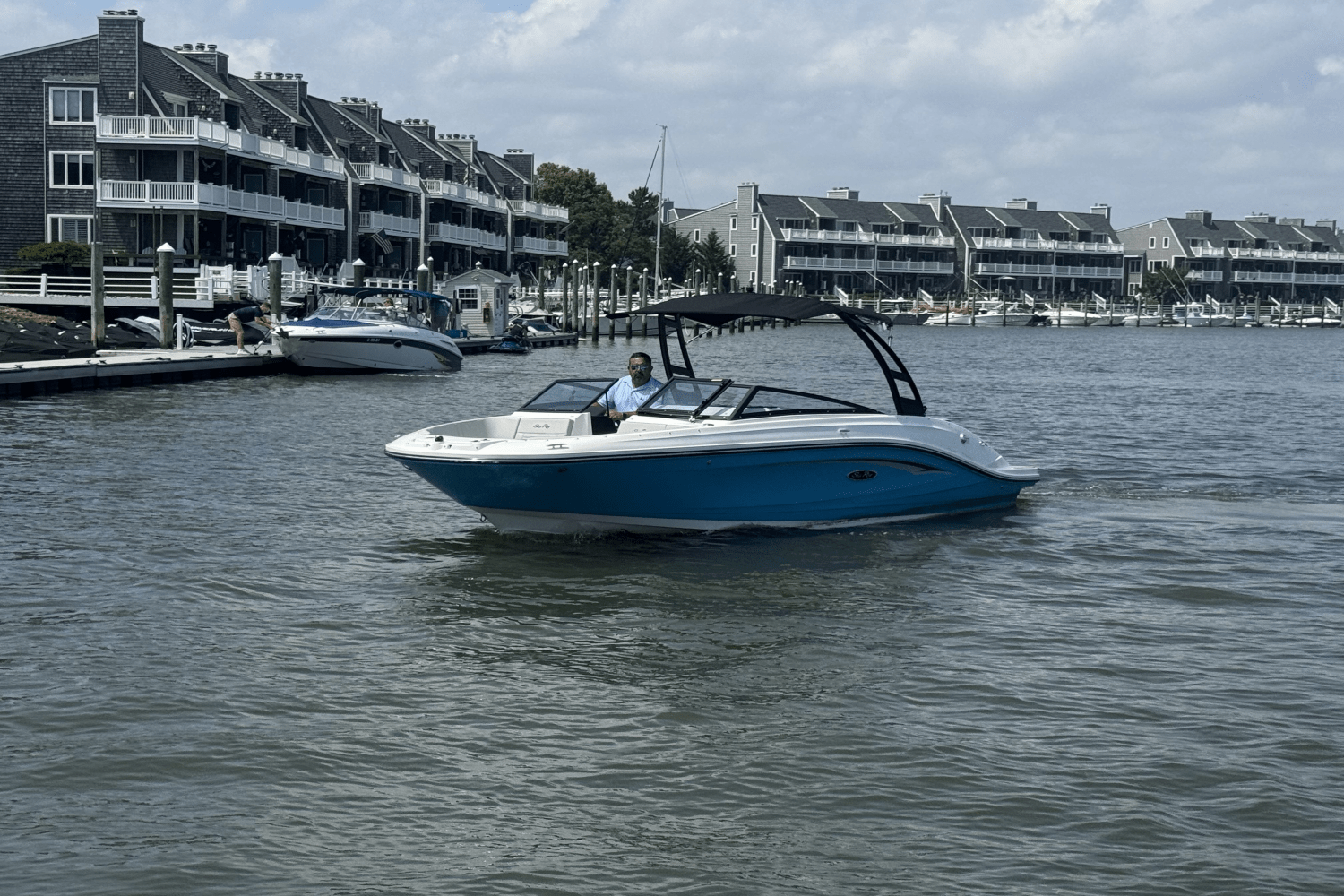 Slide: The Image of Sea Ray SPX 230 2025 - 4