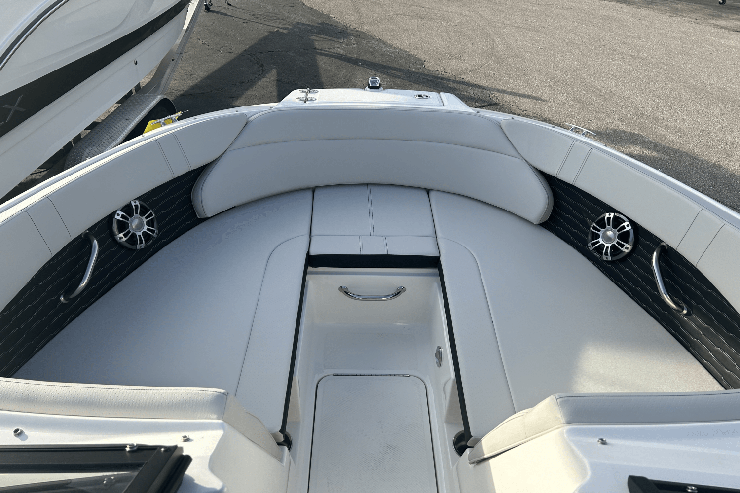 Slide: The Image of Sea Ray SPX 230 2025 - 4