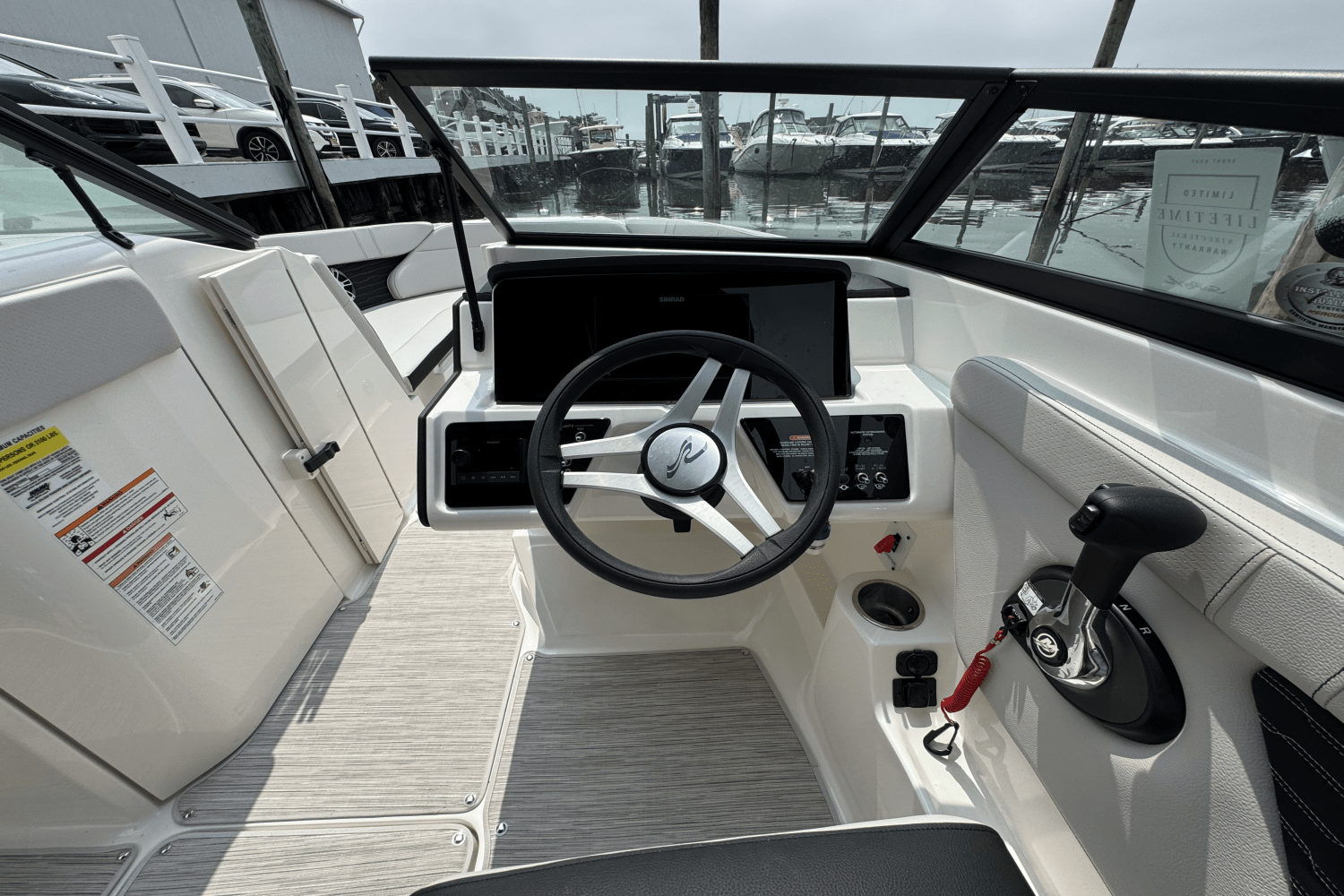 Slide: The Image of Sea Ray SPX 230 2025 - 40