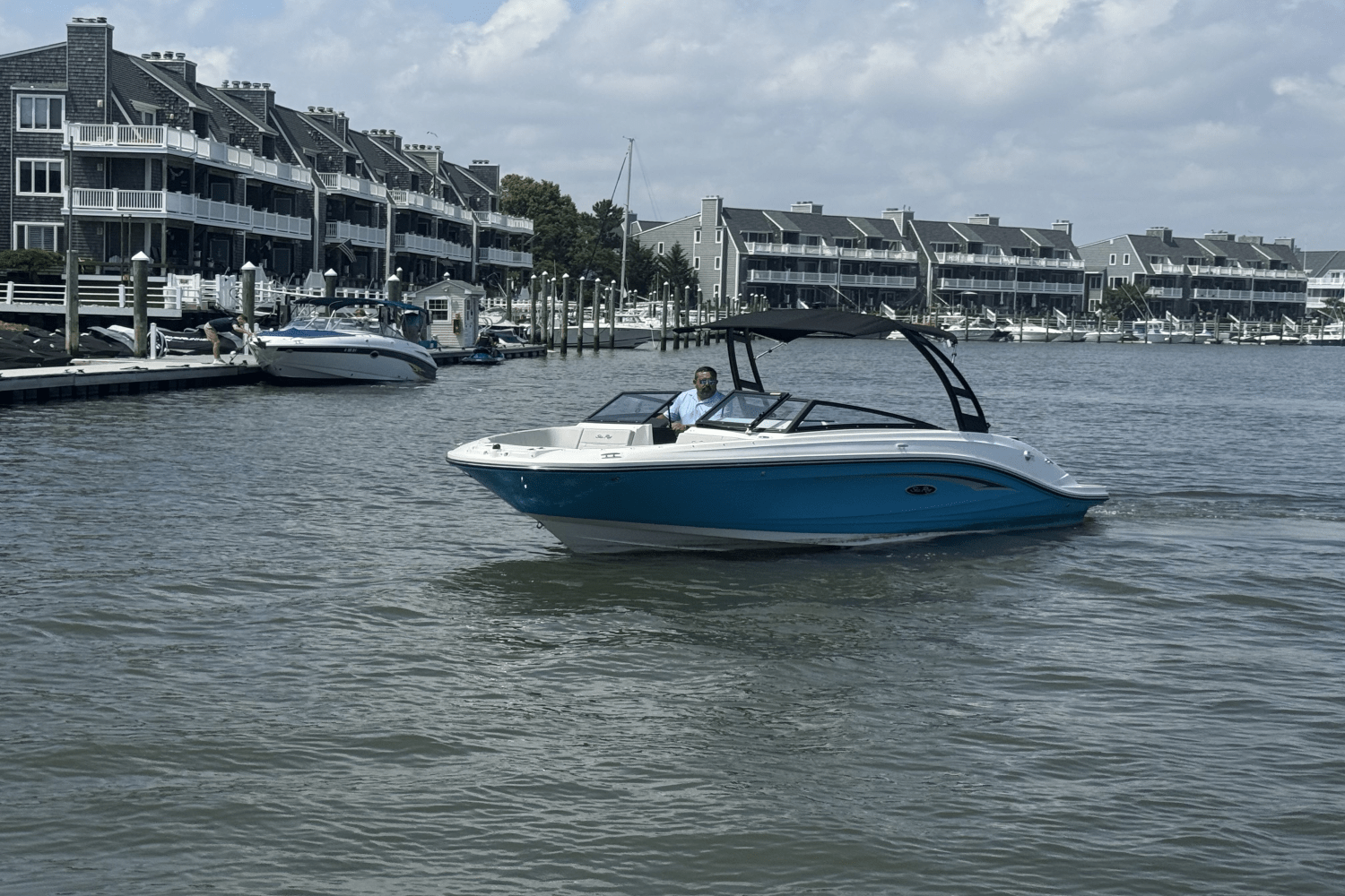 Slide: The Image of Sea Ray SPX 230 2025 - 5