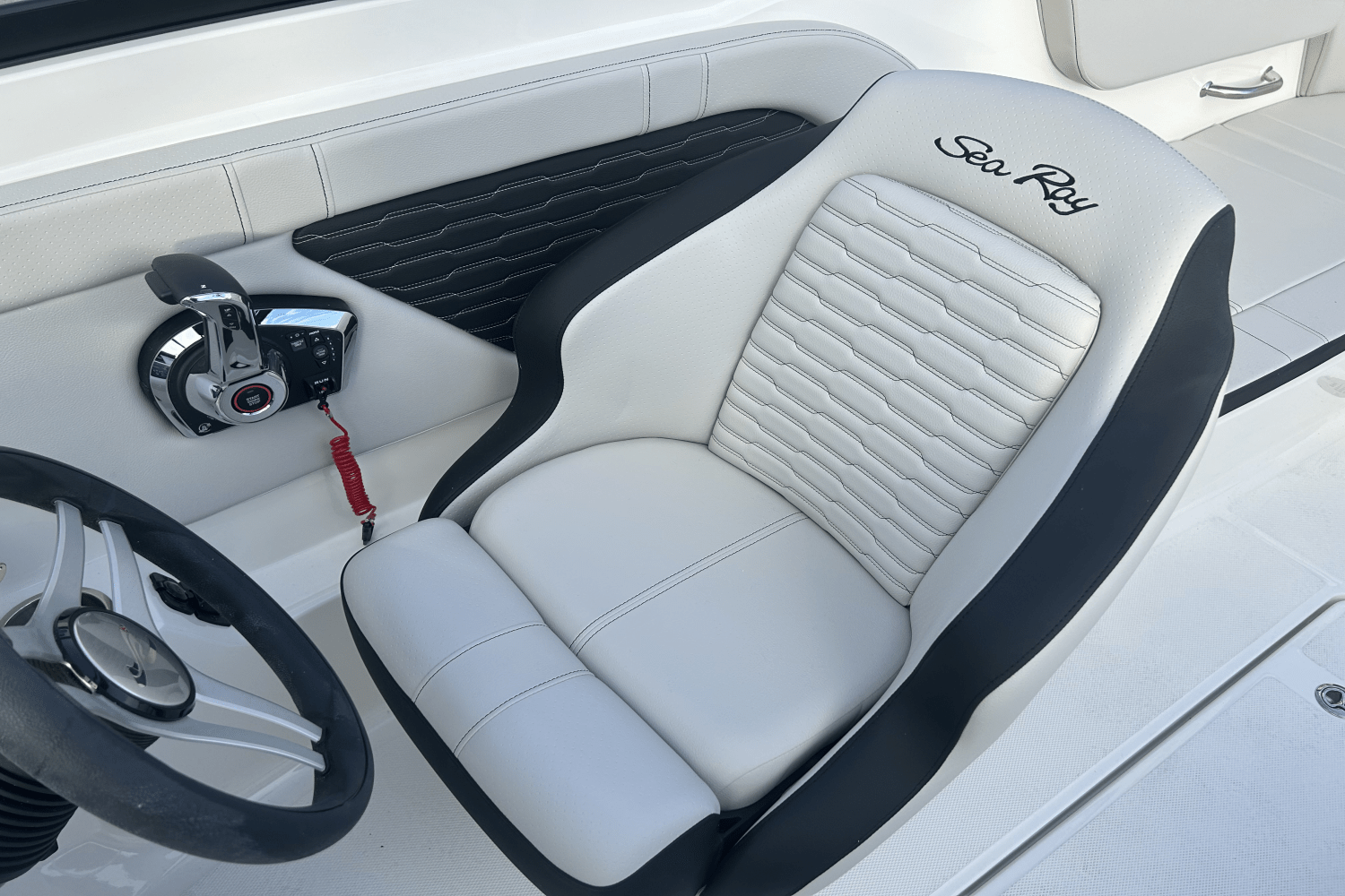 Slide: The Image of Sea Ray SPX 230 2025 - 5