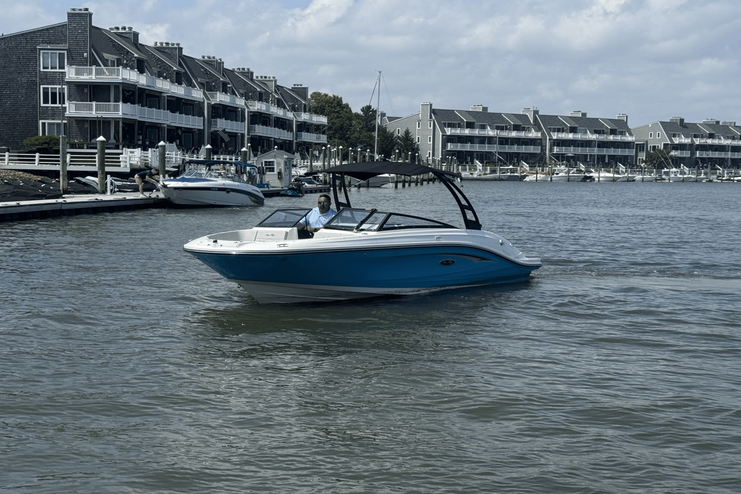 Slide: The Image of Sea Ray SPX 230 2025 - 53