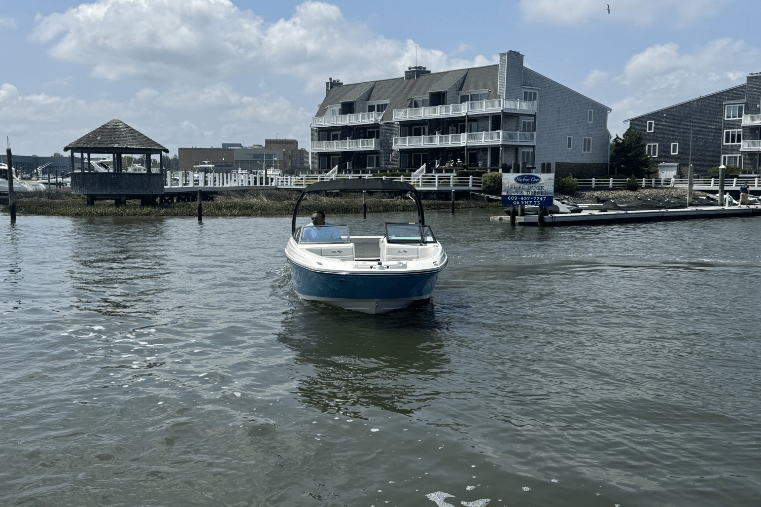 Slide: The Image of Sea Ray SPX 230 2025 - 55