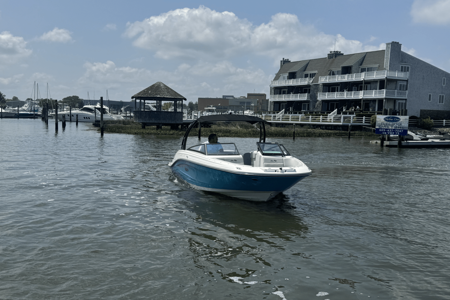 Slide: The Image of Sea Ray SPX 230 2025 - 6