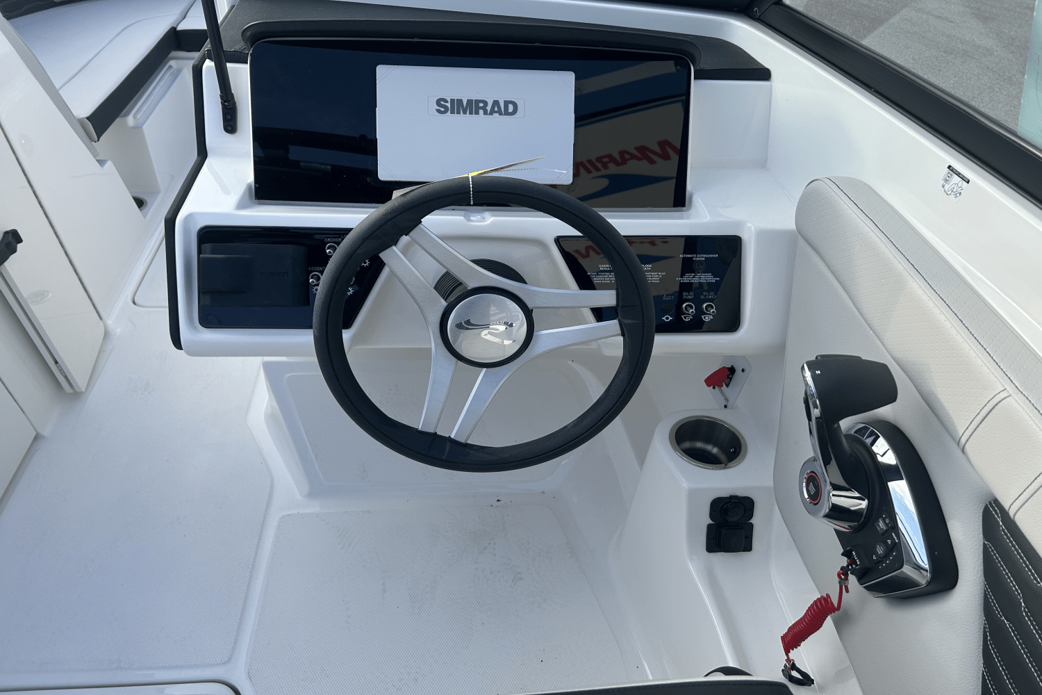 Slide: The Image of Sea Ray SPX 230 2025 - 6