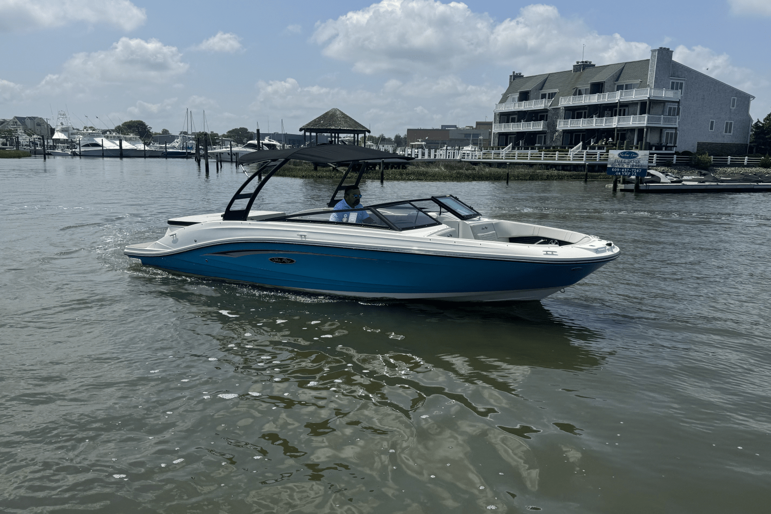 Slide: The Image of Sea Ray SPX 230 2025 - 60