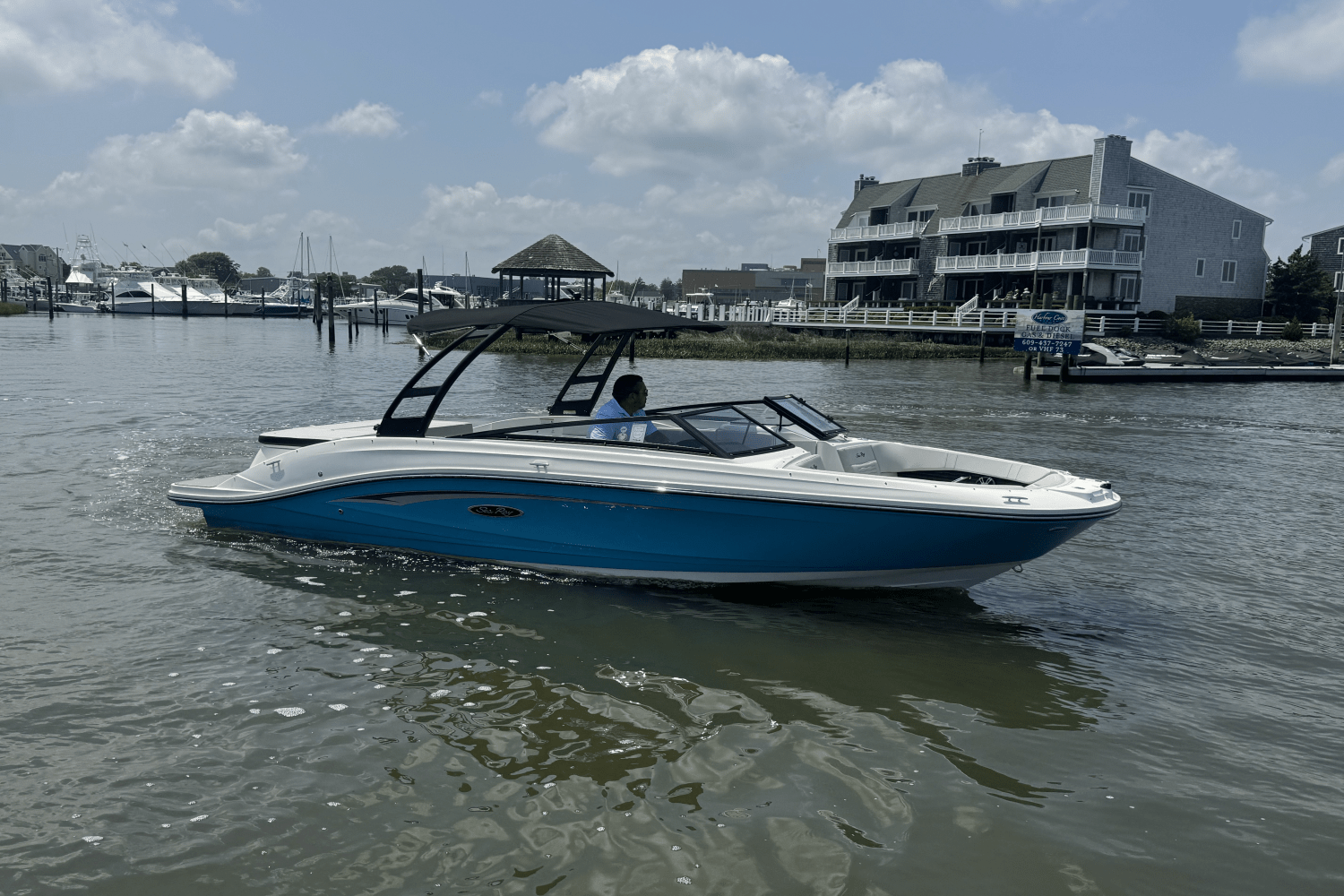 Slide: The Image of Sea Ray SPX 230 2025 - 61