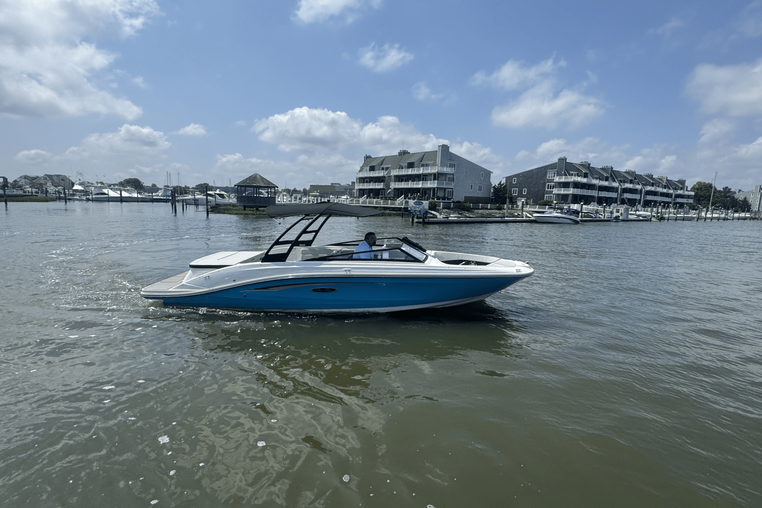 Slide: The Image of Sea Ray SPX 230 2025 - 63