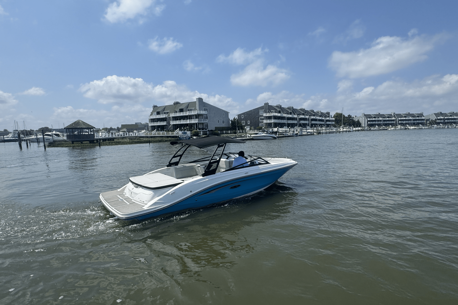 Slide: The Image of Sea Ray SPX 230 2025 - 65